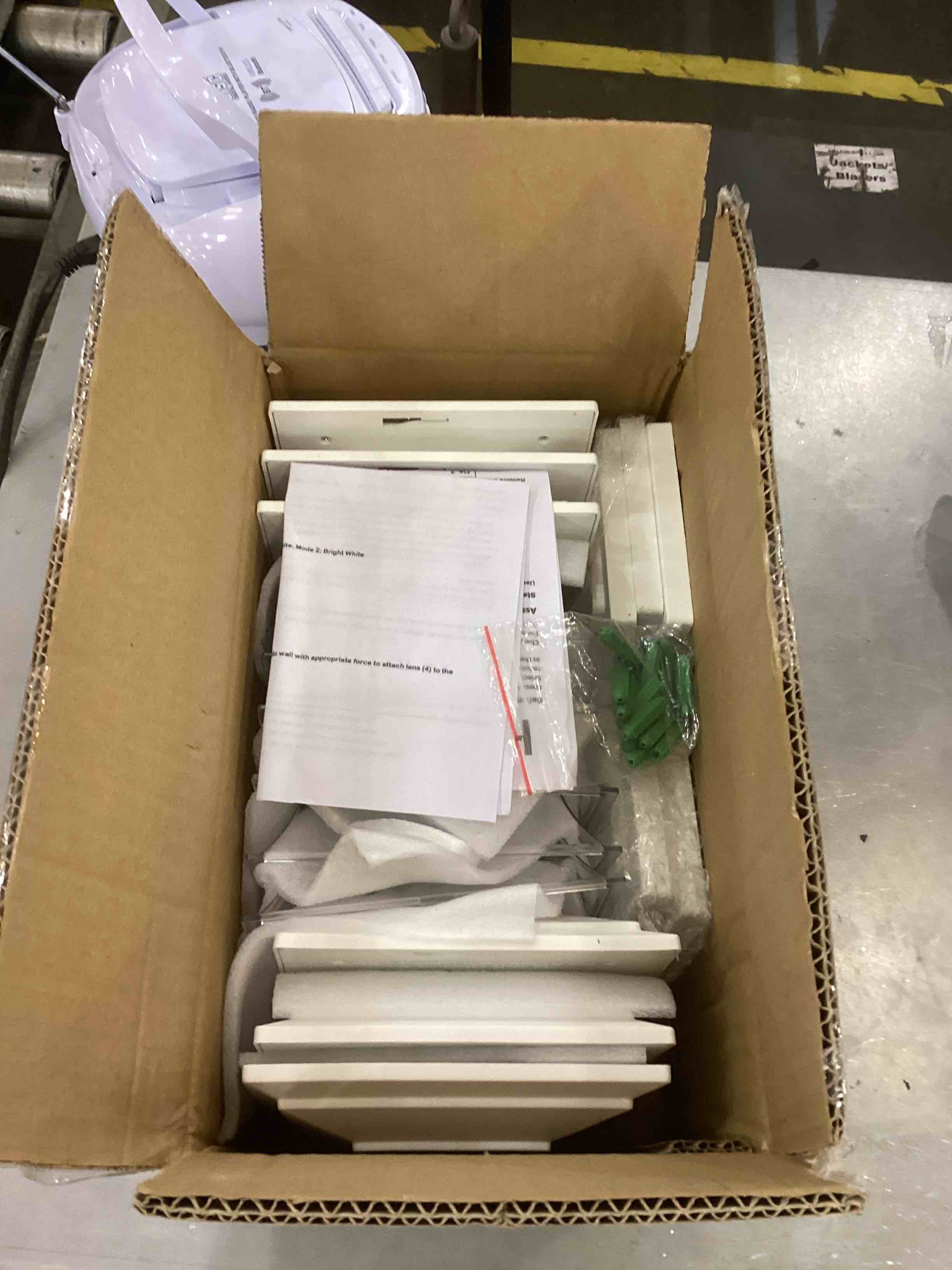 https://s3.amazonaws.com/lotting-images-prod/bidfta/EXS00573004_1694097145563.jpeg
