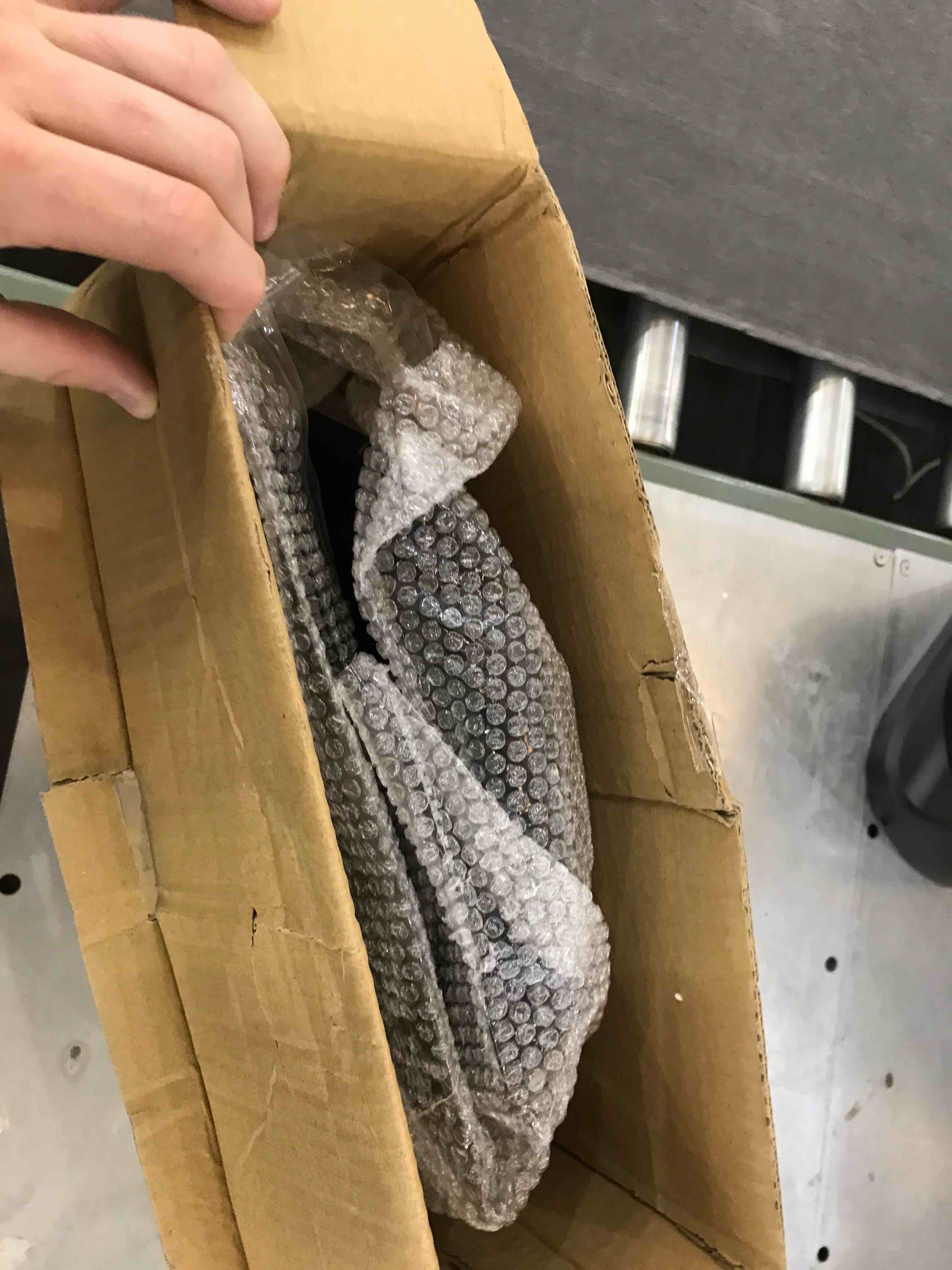 https://s3.amazonaws.com/lotting-images-prod/bidfta/EXS00573143_1694443848151.jpeg