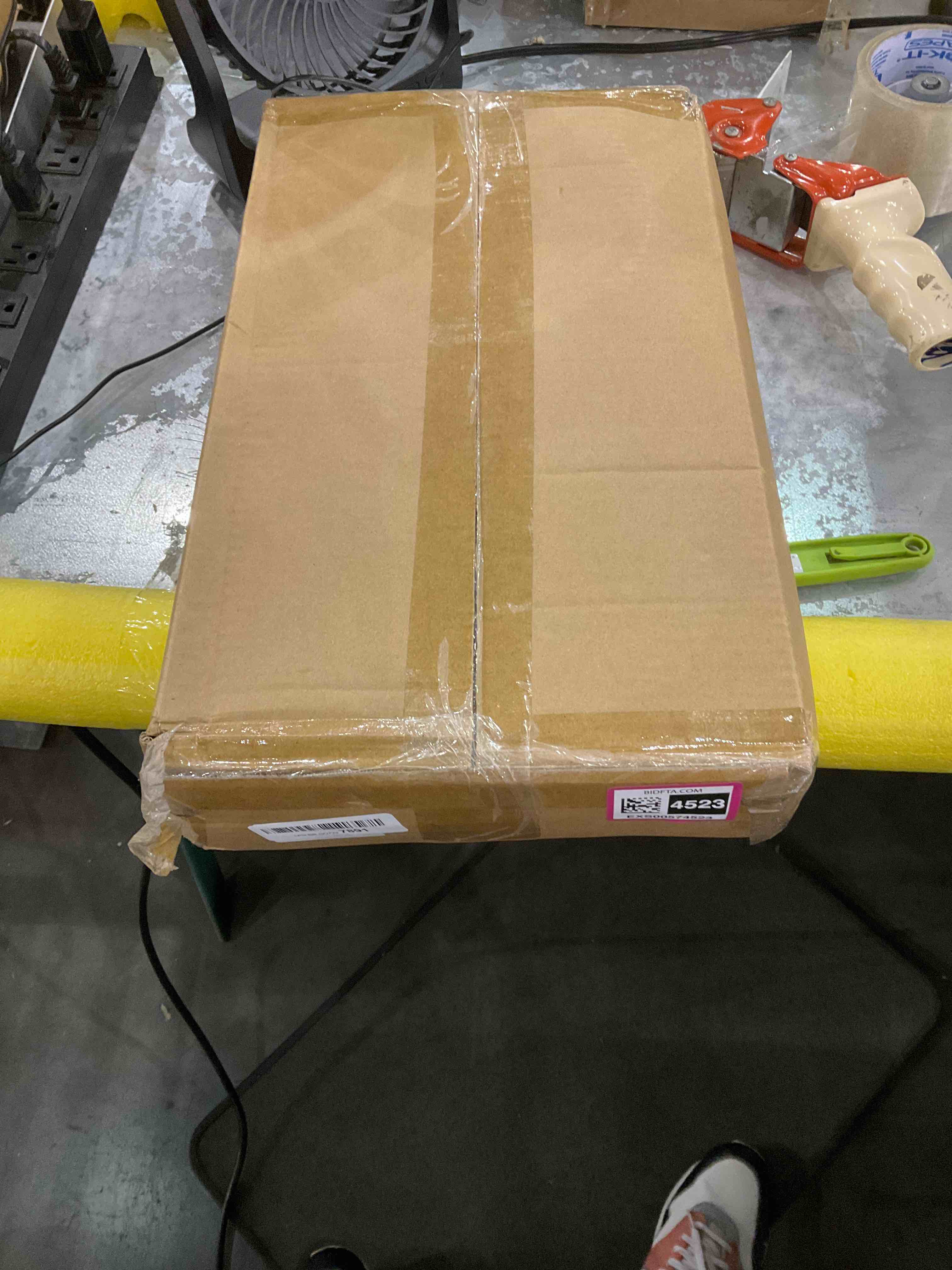 https://s3.amazonaws.com/lotting-images-prod/bidfta/EXS00574523_1694088223362.jpeg