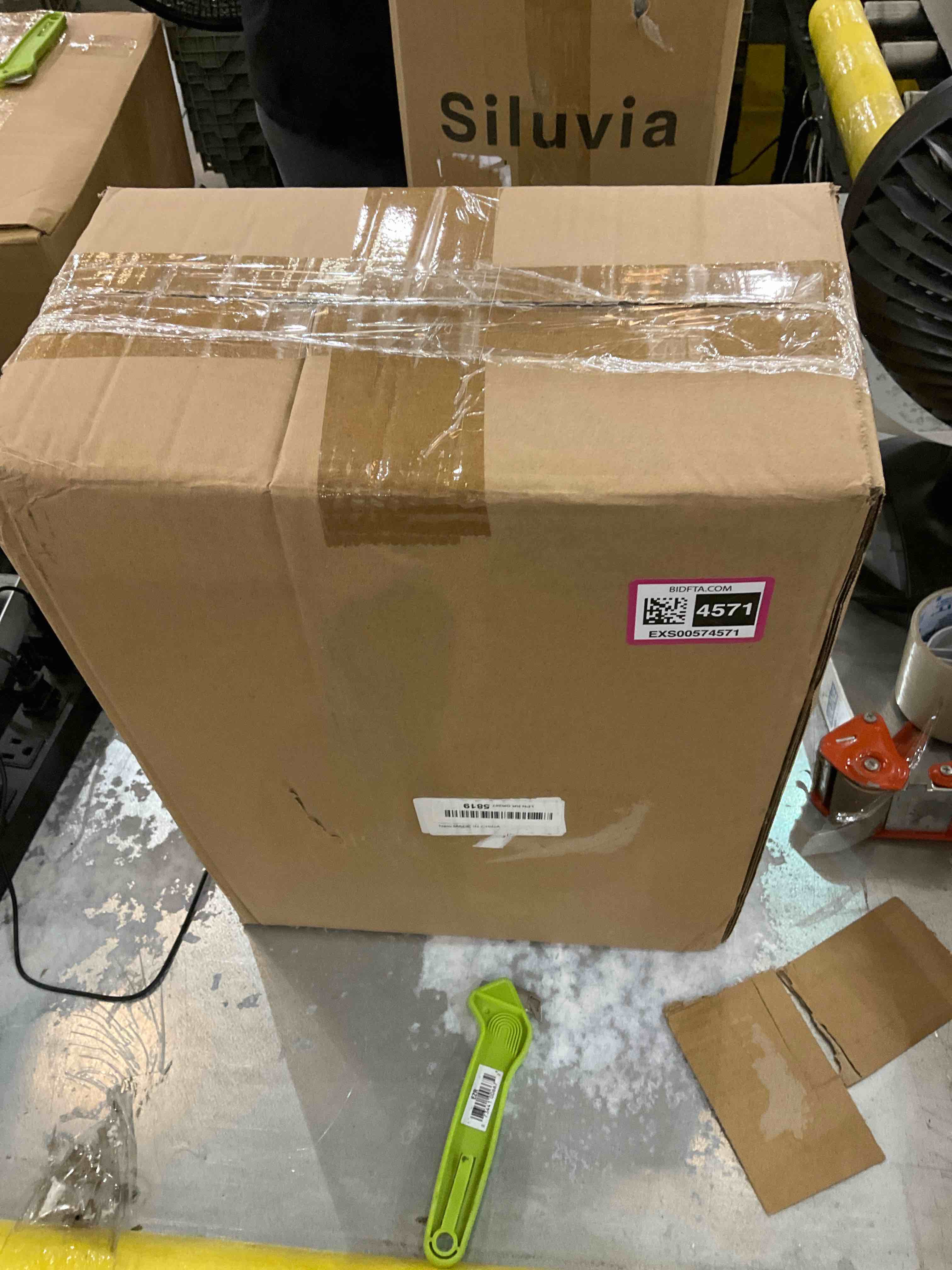 https://s3.amazonaws.com/lotting-images-prod/bidfta/EXS00574571_1694095444932.jpeg