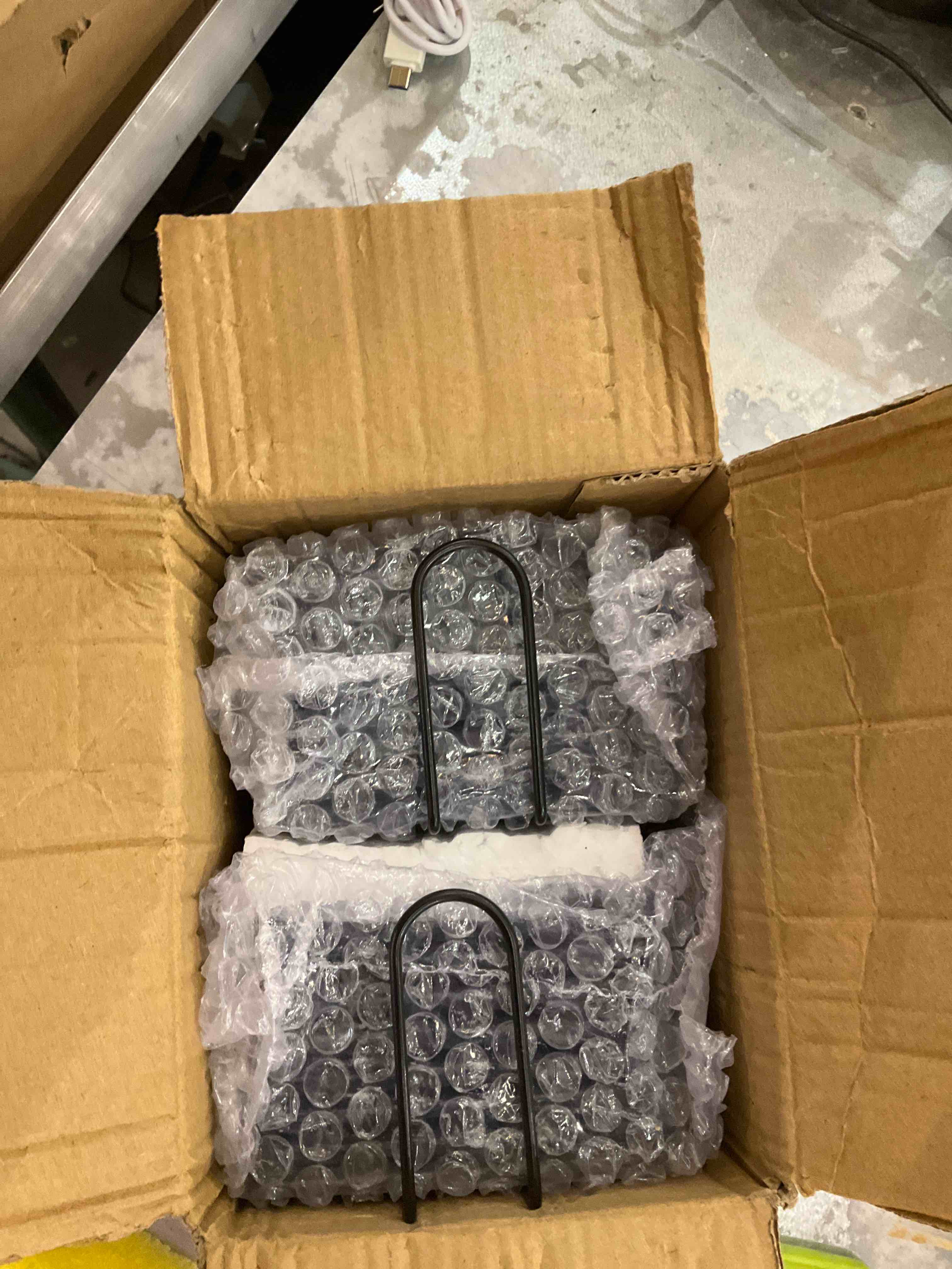 https://s3.amazonaws.com/lotting-images-prod/bidfta/EXS00574932_1694444001965.jpeg