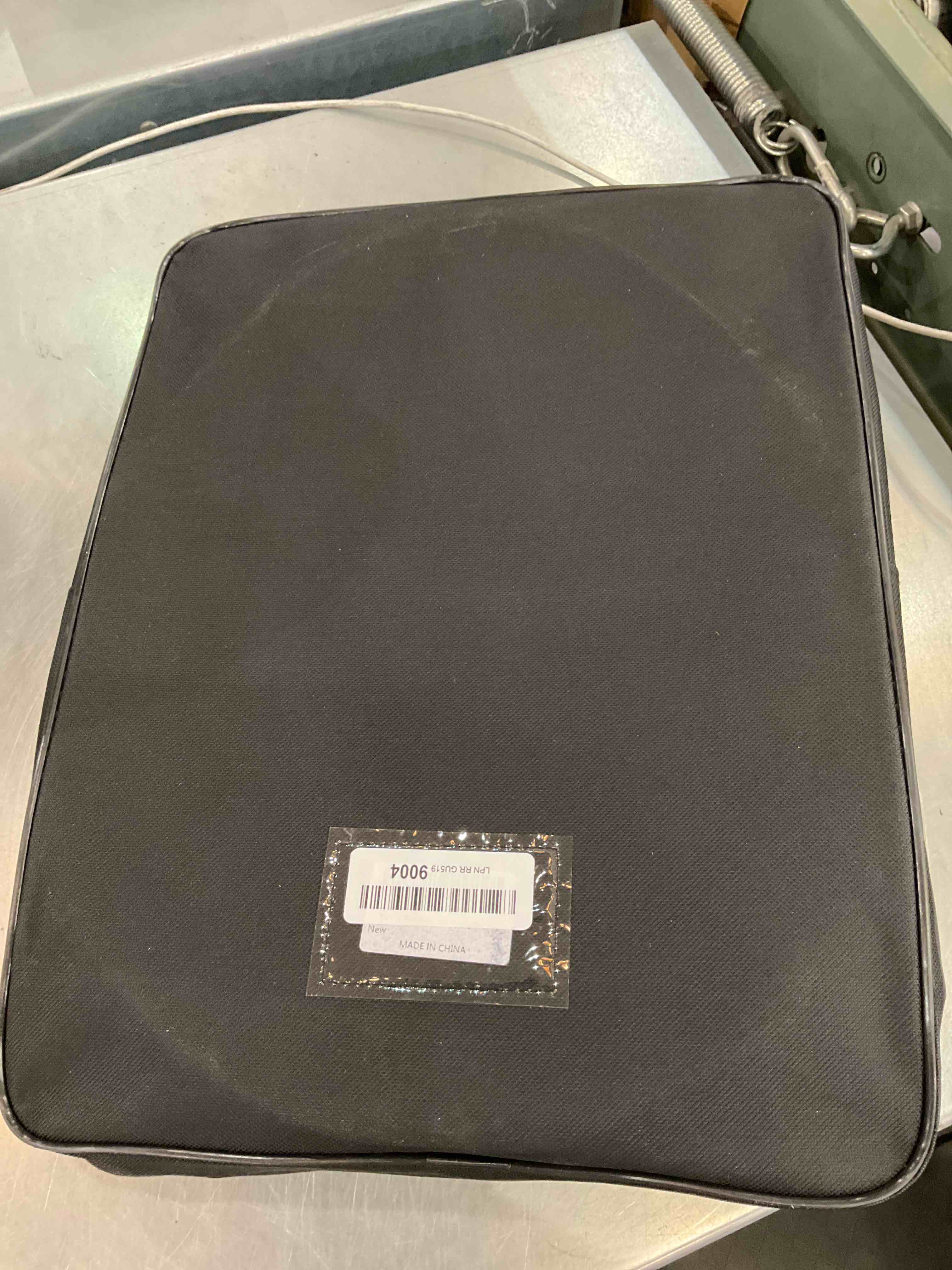 https://s3.amazonaws.com/lotting-images-prod/bidfta/EXS00575336_1694618707161.jpeg