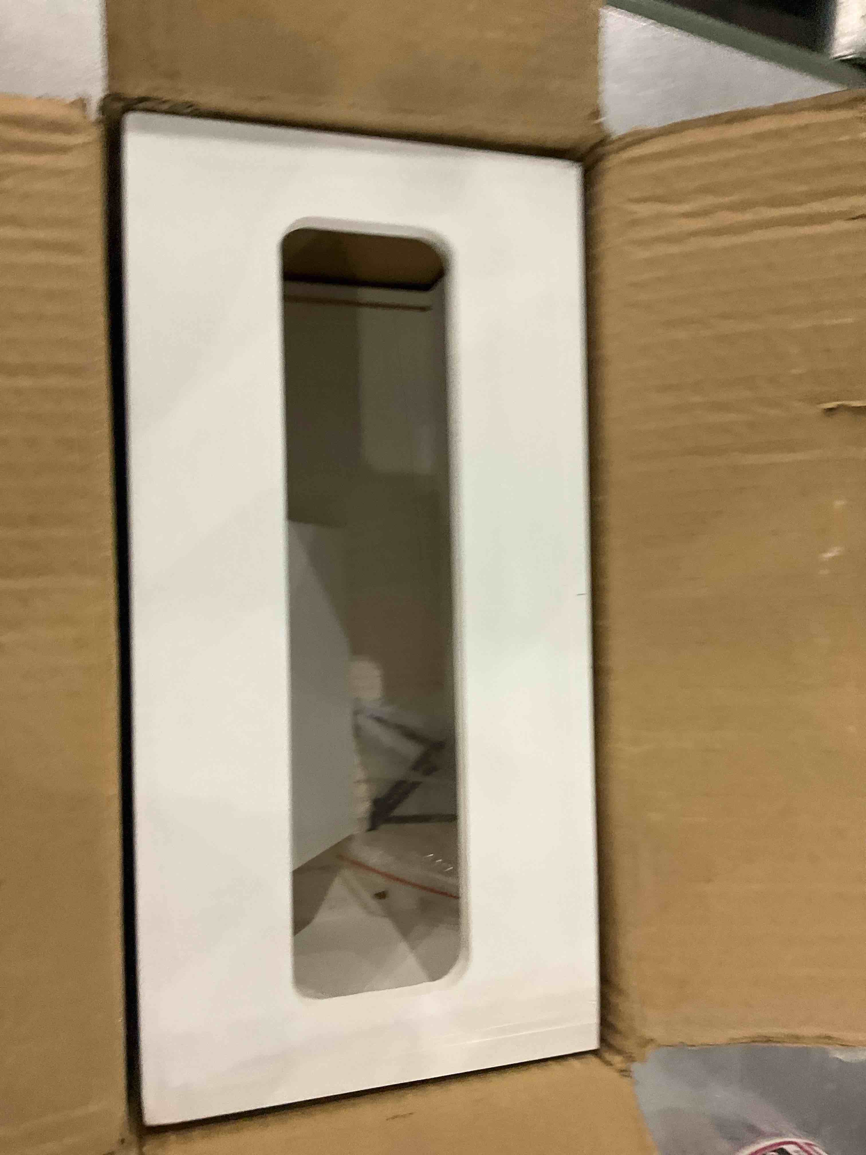 https://s3.amazonaws.com/lotting-images-prod/bidfta/EXS00575595_1695382124029.jpeg