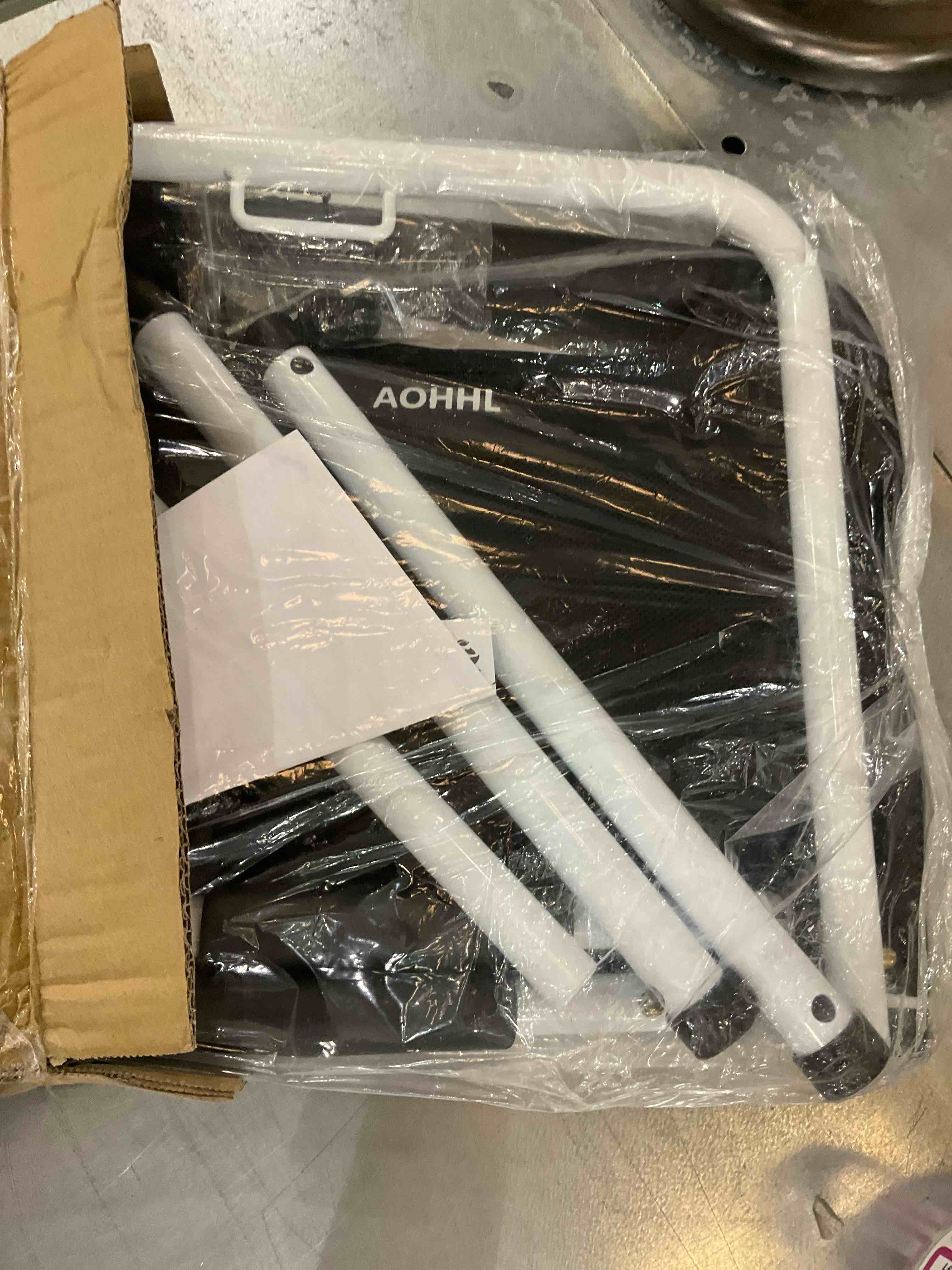 https://s3.amazonaws.com/lotting-images-prod/bidfta/EXS00575776_1695660536568.jpeg