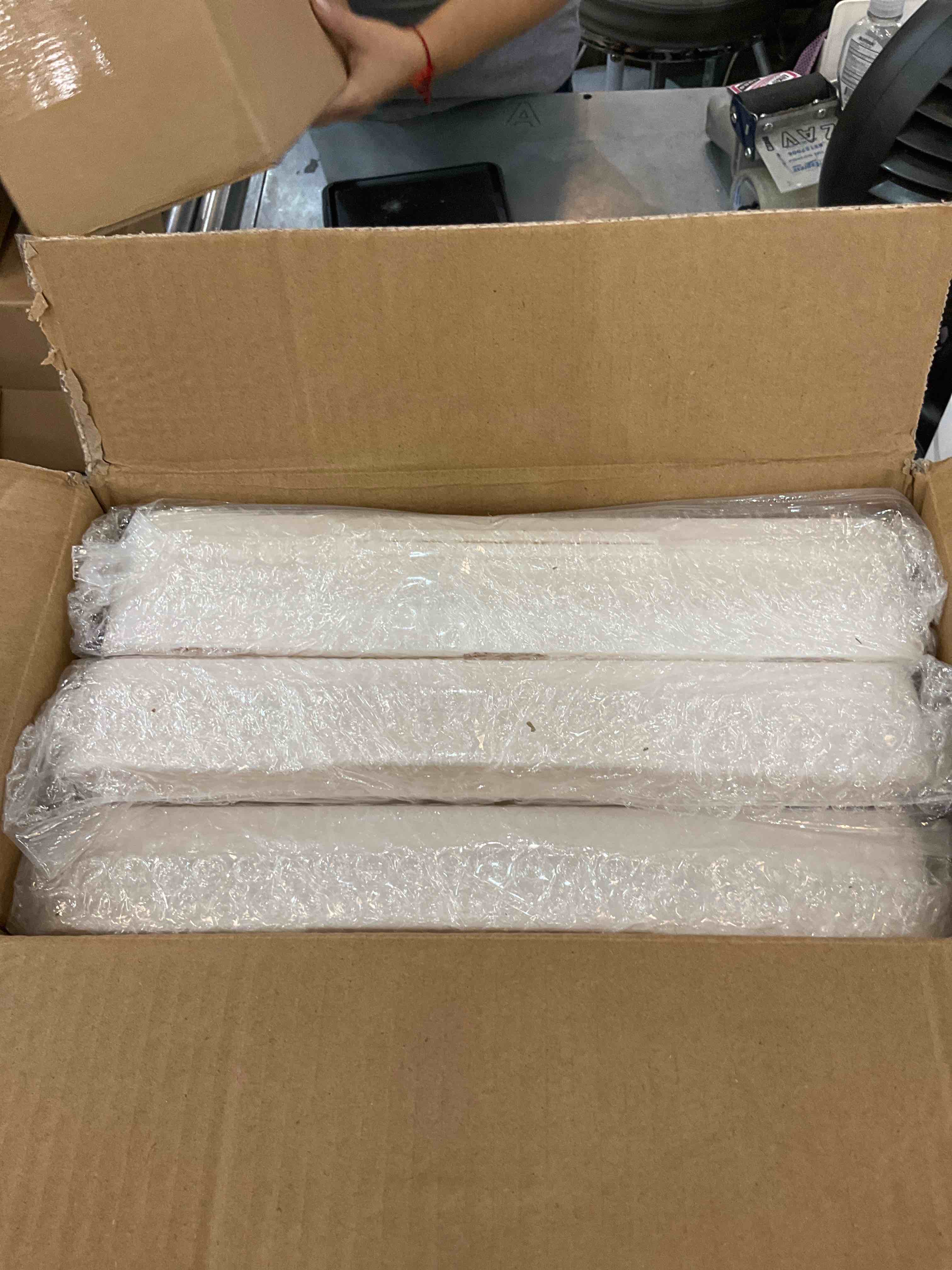https://s3.amazonaws.com/lotting-images-prod/bidfta/EXS00576125_1694112920635.jpeg