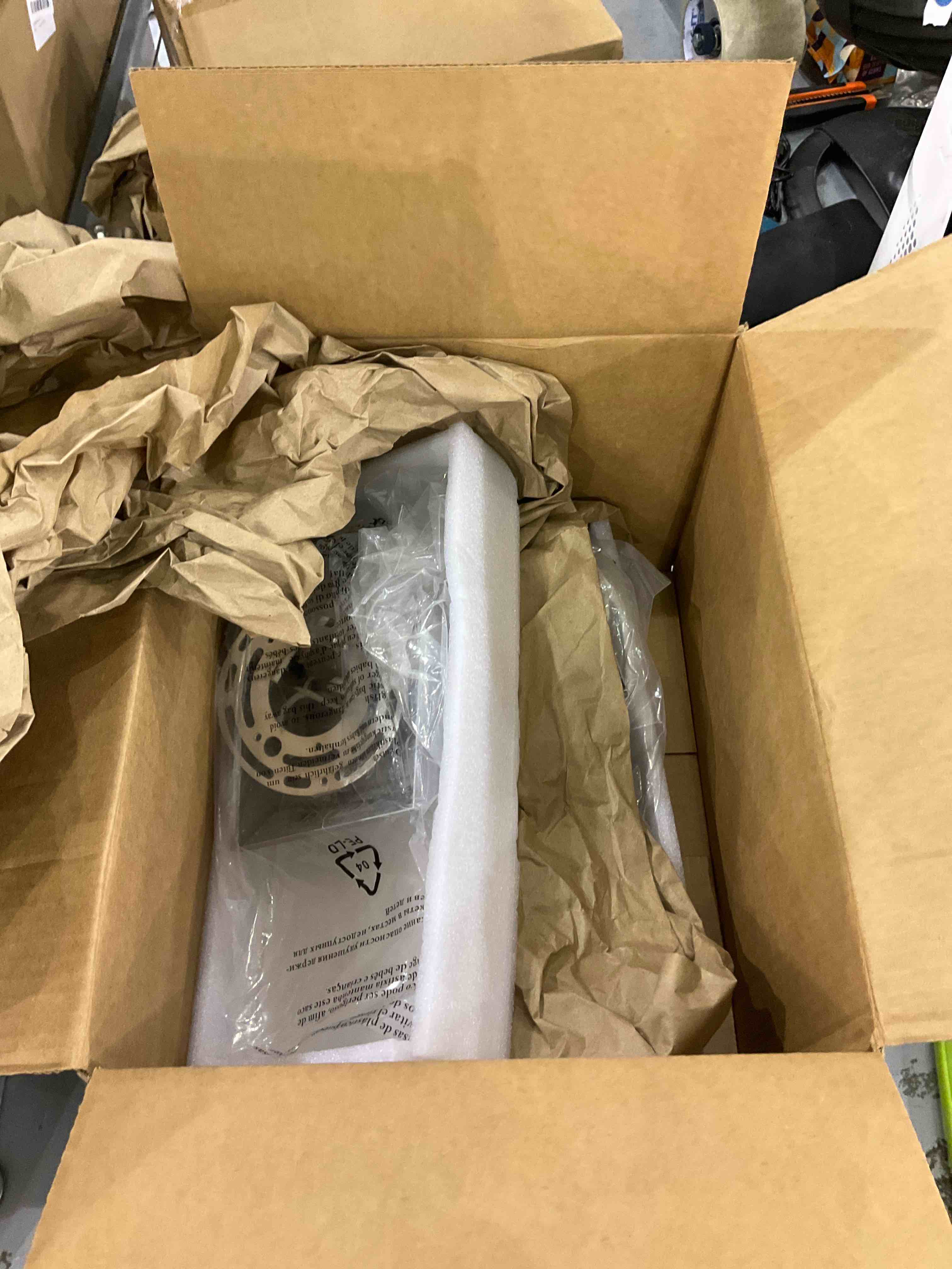 https://s3.amazonaws.com/lotting-images-prod/bidfta/EXS00576133_1694690713544.jpeg