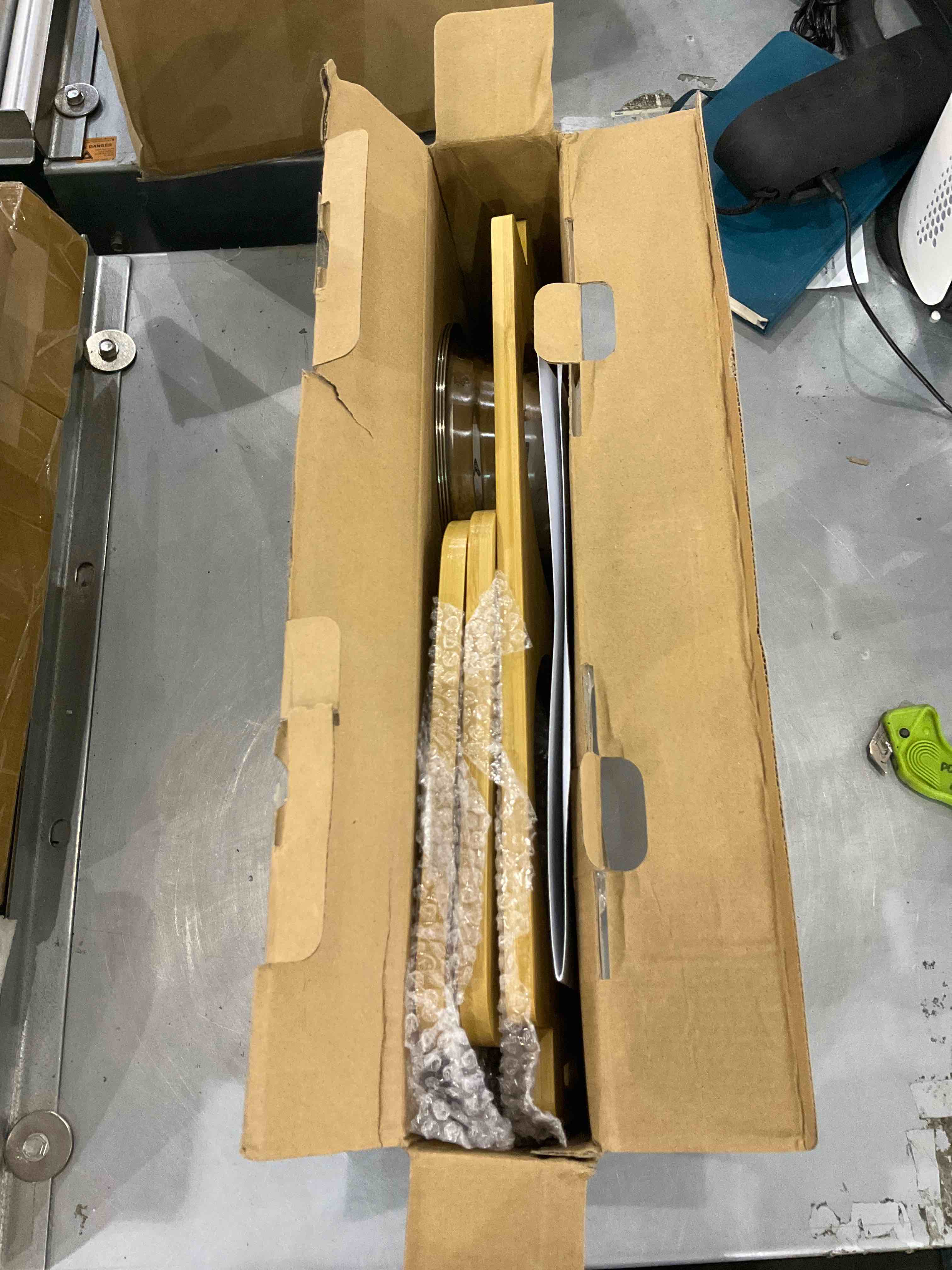 https://s3.amazonaws.com/lotting-images-prod/bidfta/EXS00576134_1694690848221.jpeg
