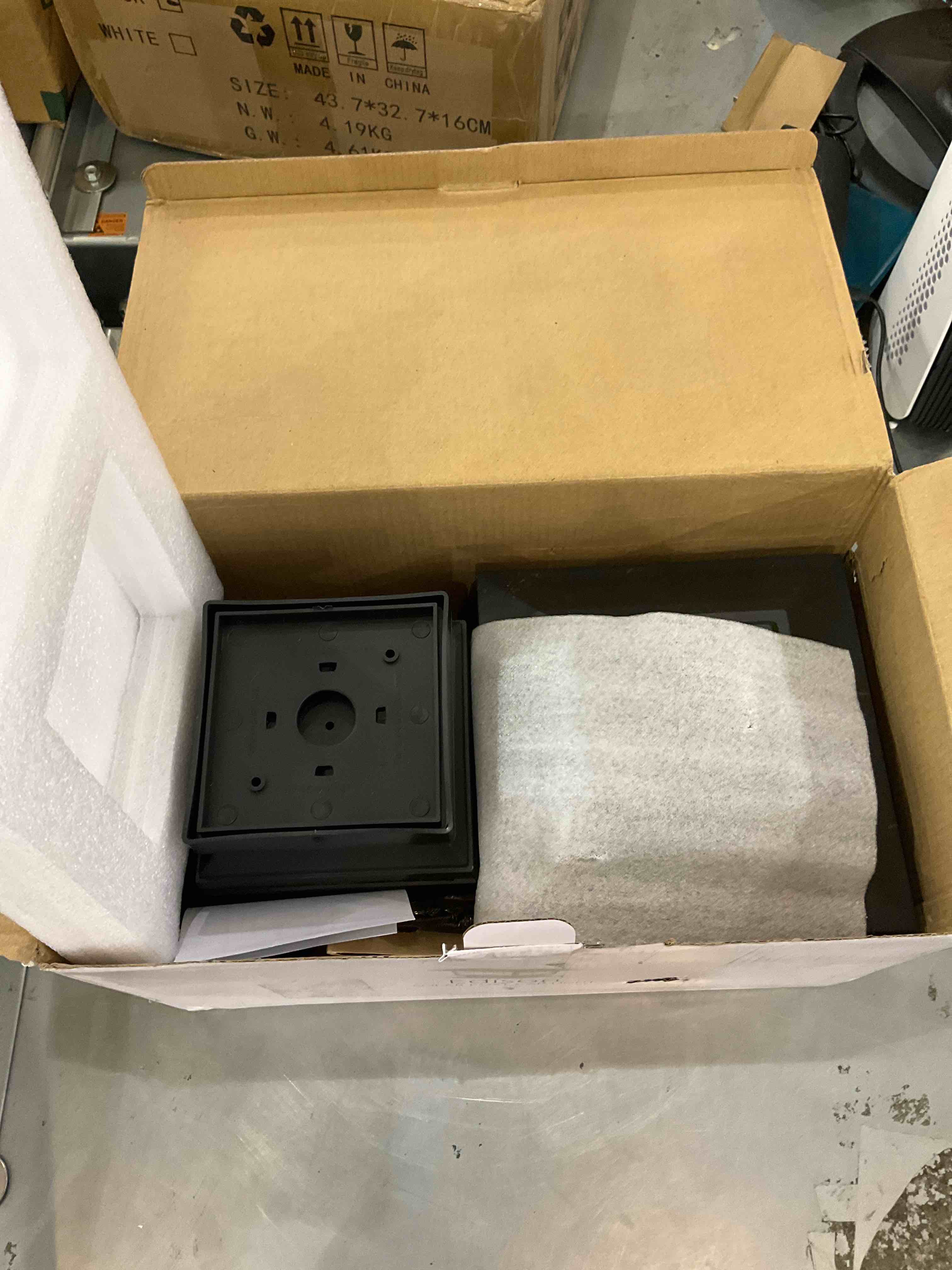 https://s3.amazonaws.com/lotting-images-prod/bidfta/EXS00576314_1694710466893.jpeg