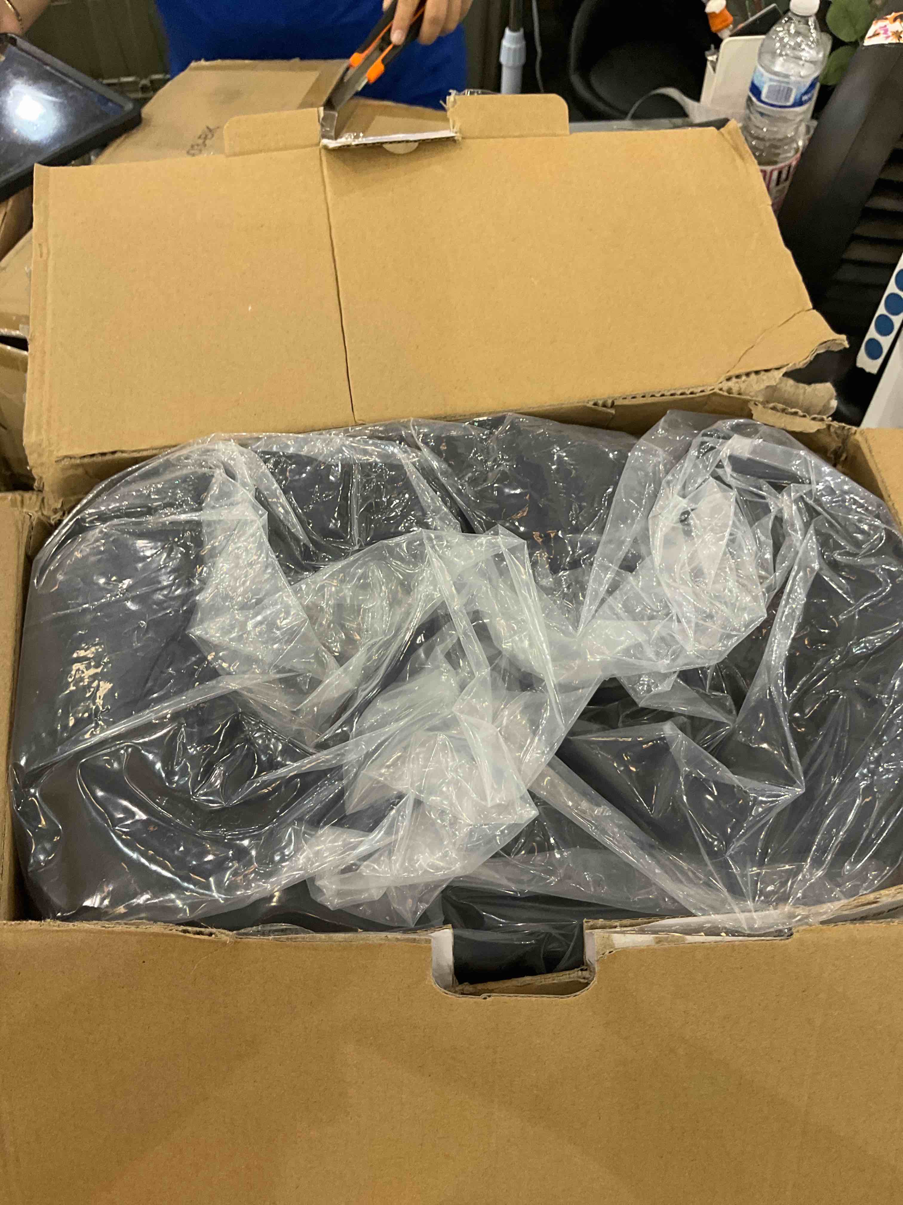 https://s3.amazonaws.com/lotting-images-prod/bidfta/EXS00576468_1694786980399.jpeg