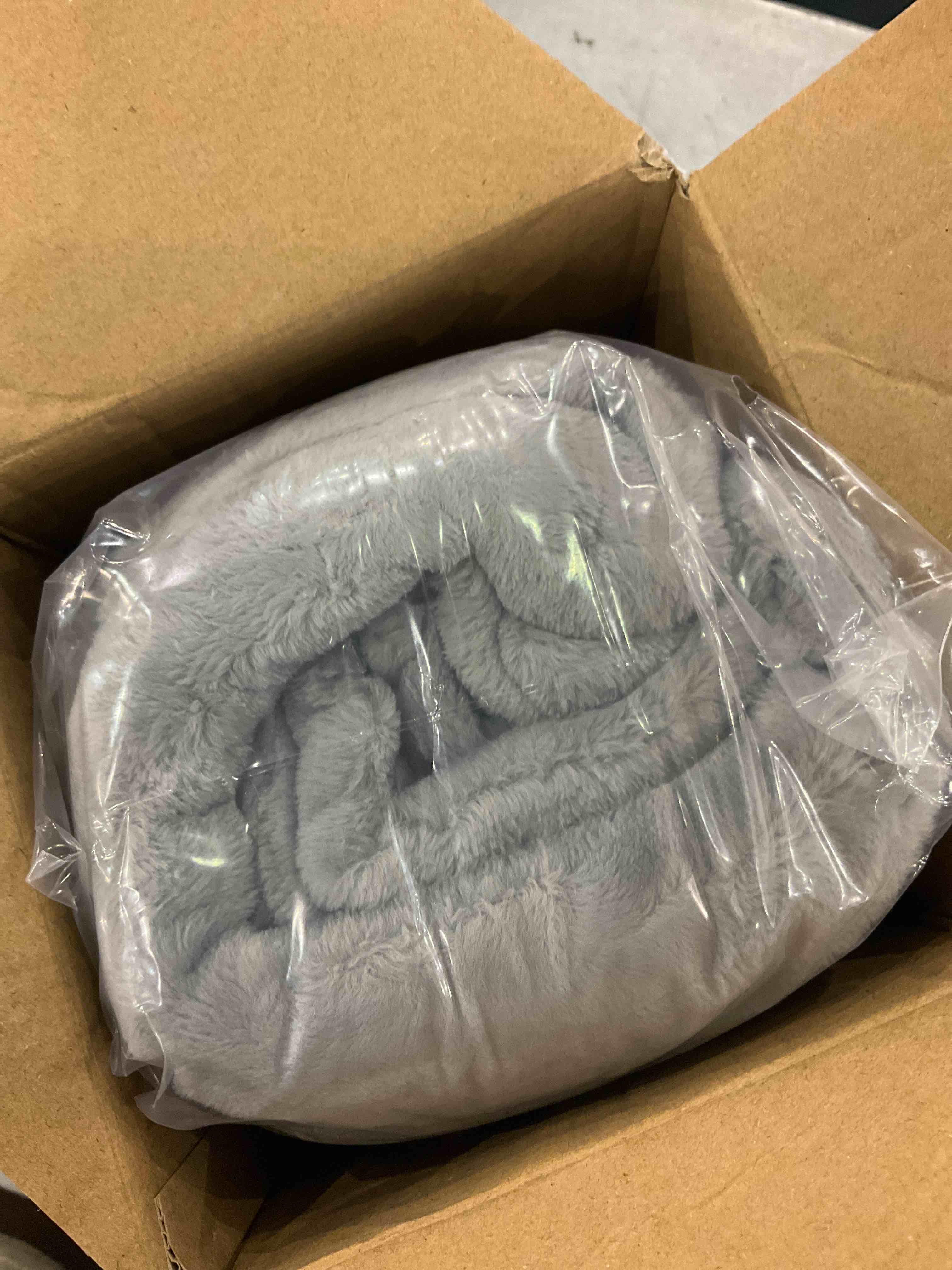 https://s3.amazonaws.com/lotting-images-prod/bidfta/EXS00577161_1694521203507.jpeg