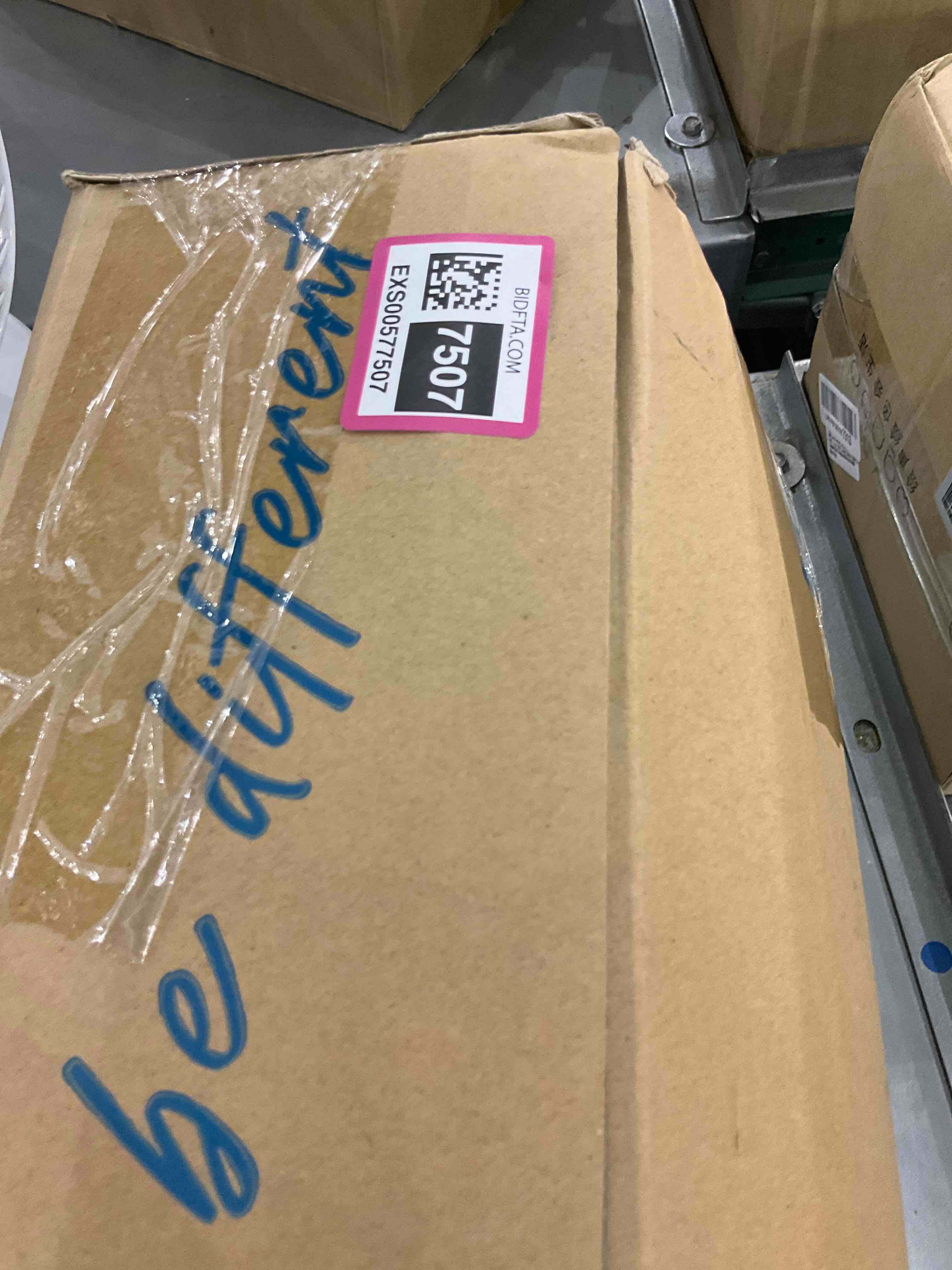 https://s3.amazonaws.com/lotting-images-prod/bidfta/EXS00577507_1694174132924.jpeg