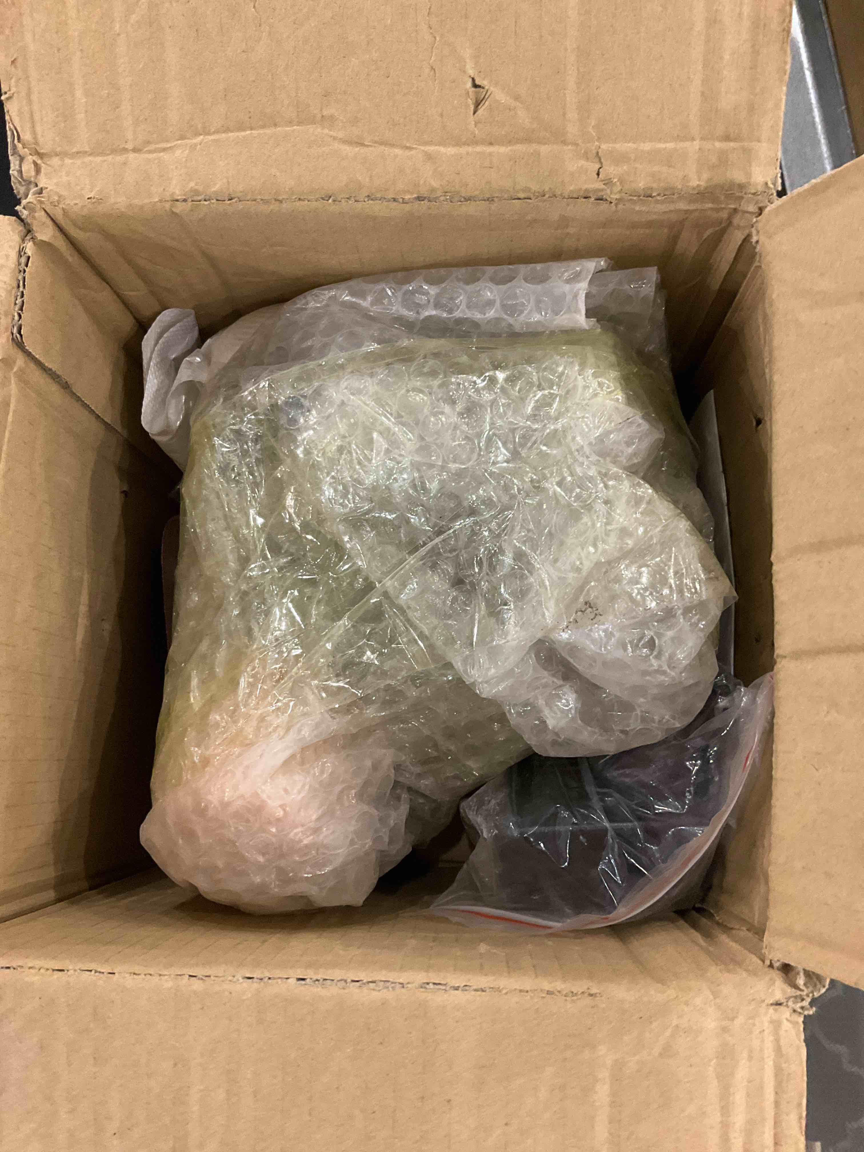https://s3.amazonaws.com/lotting-images-prod/bidfta/EXS00578002_1693999368637.jpeg