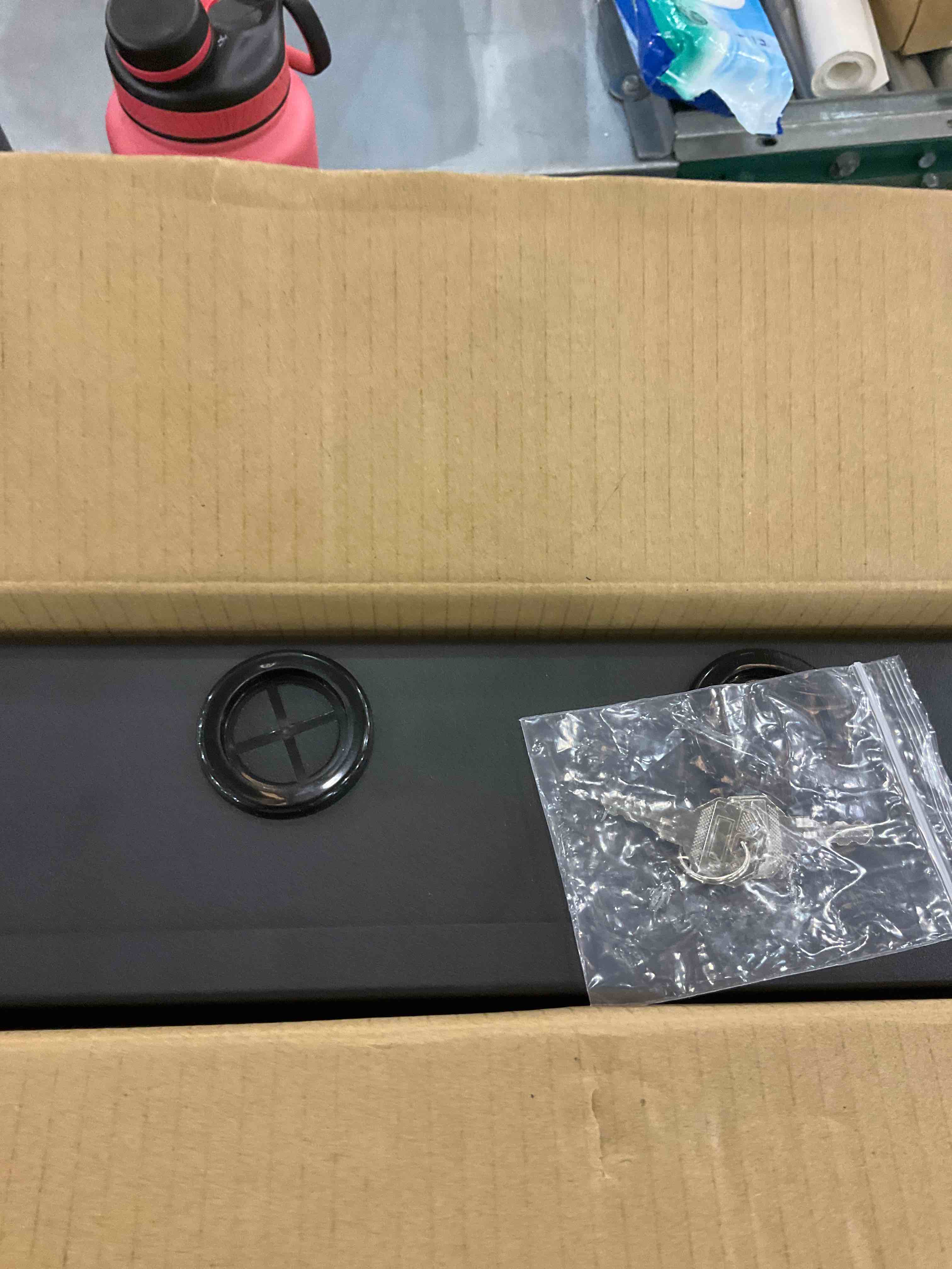 https://s3.amazonaws.com/lotting-images-prod/bidfta/EXS00578034_1694007989397.jpeg