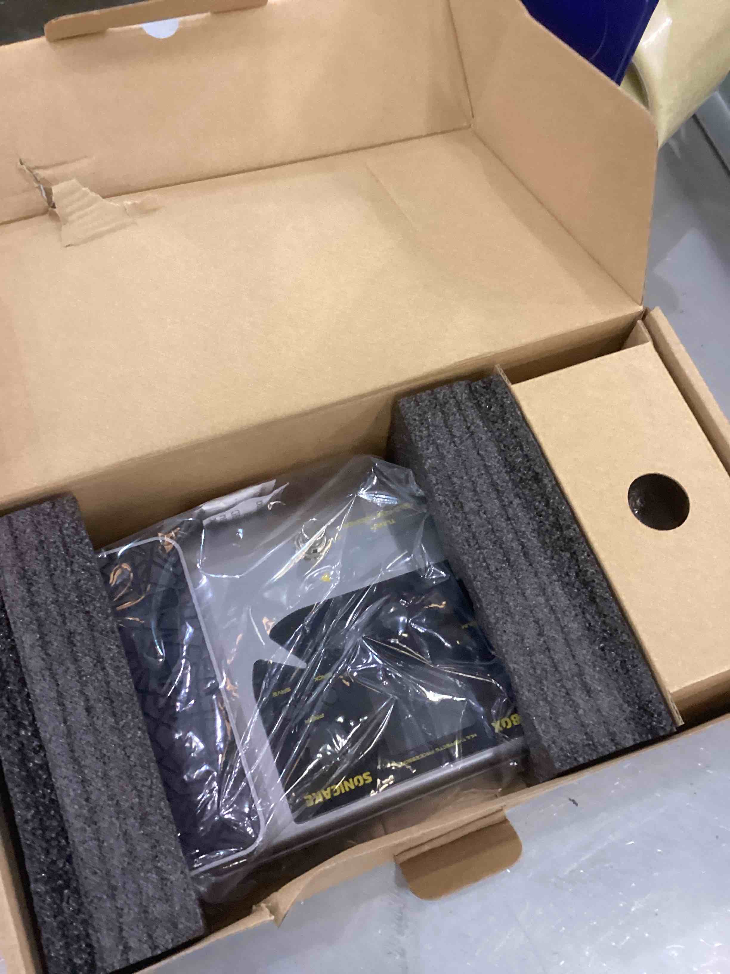 https://s3.amazonaws.com/lotting-images-prod/bidfta/EXS00578698_1694093725669.jpeg