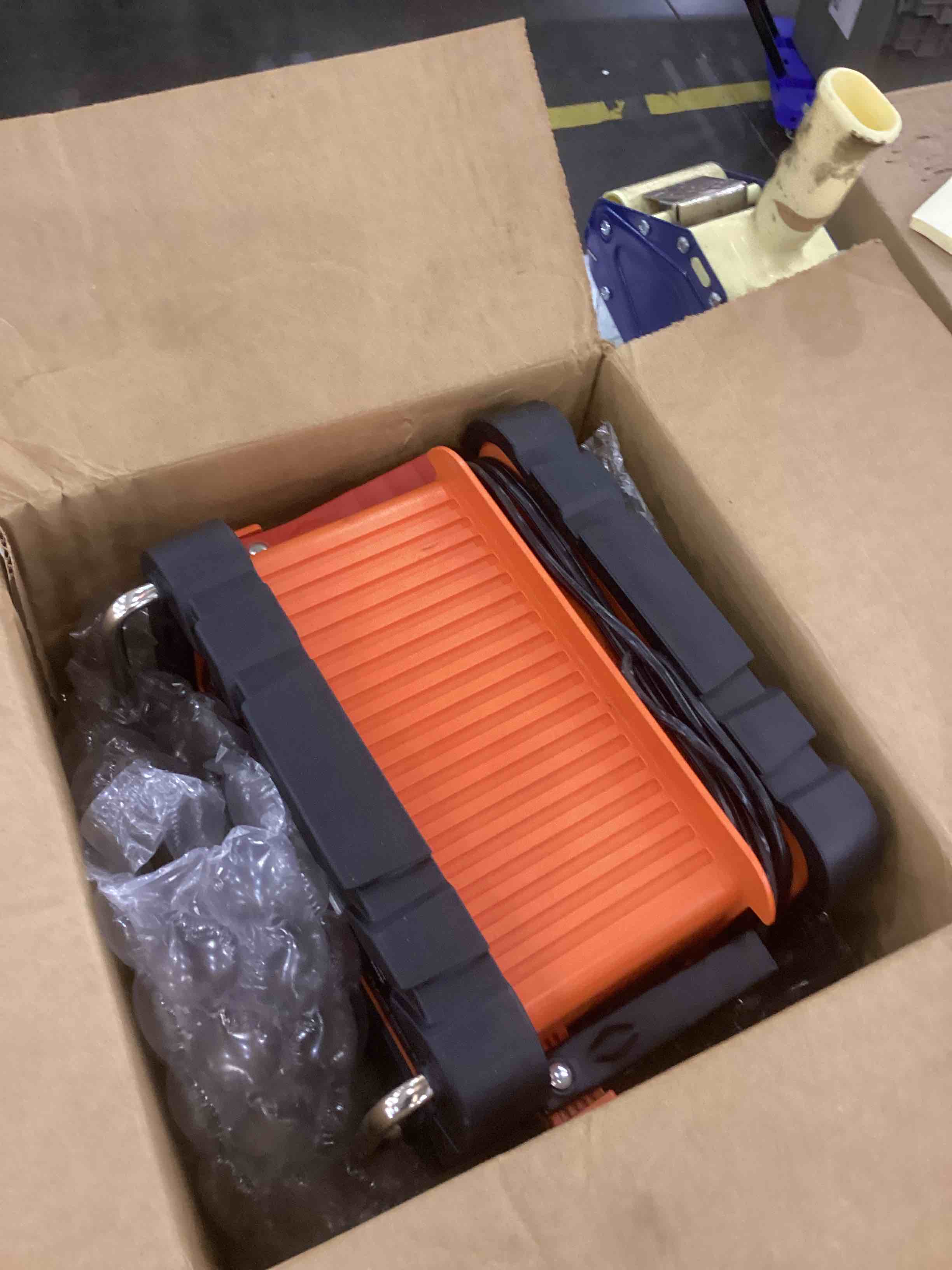 https://s3.amazonaws.com/lotting-images-prod/bidfta/EXS00578700_1694093883381.jpeg