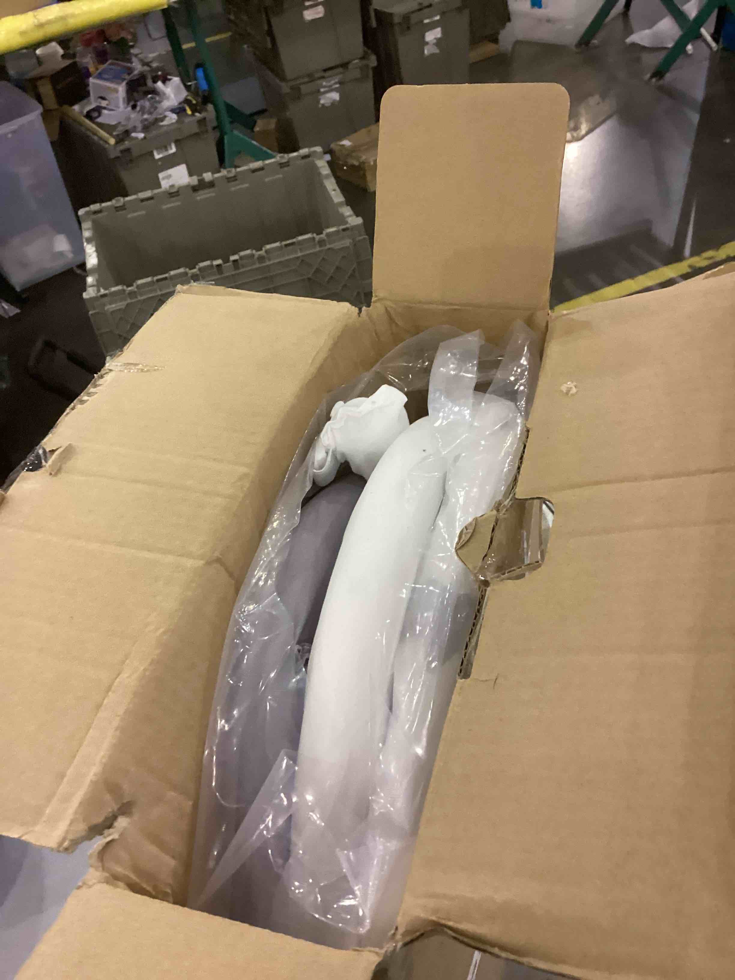 https://s3.amazonaws.com/lotting-images-prod/bidfta/EXS00578865_1694171711040.jpeg