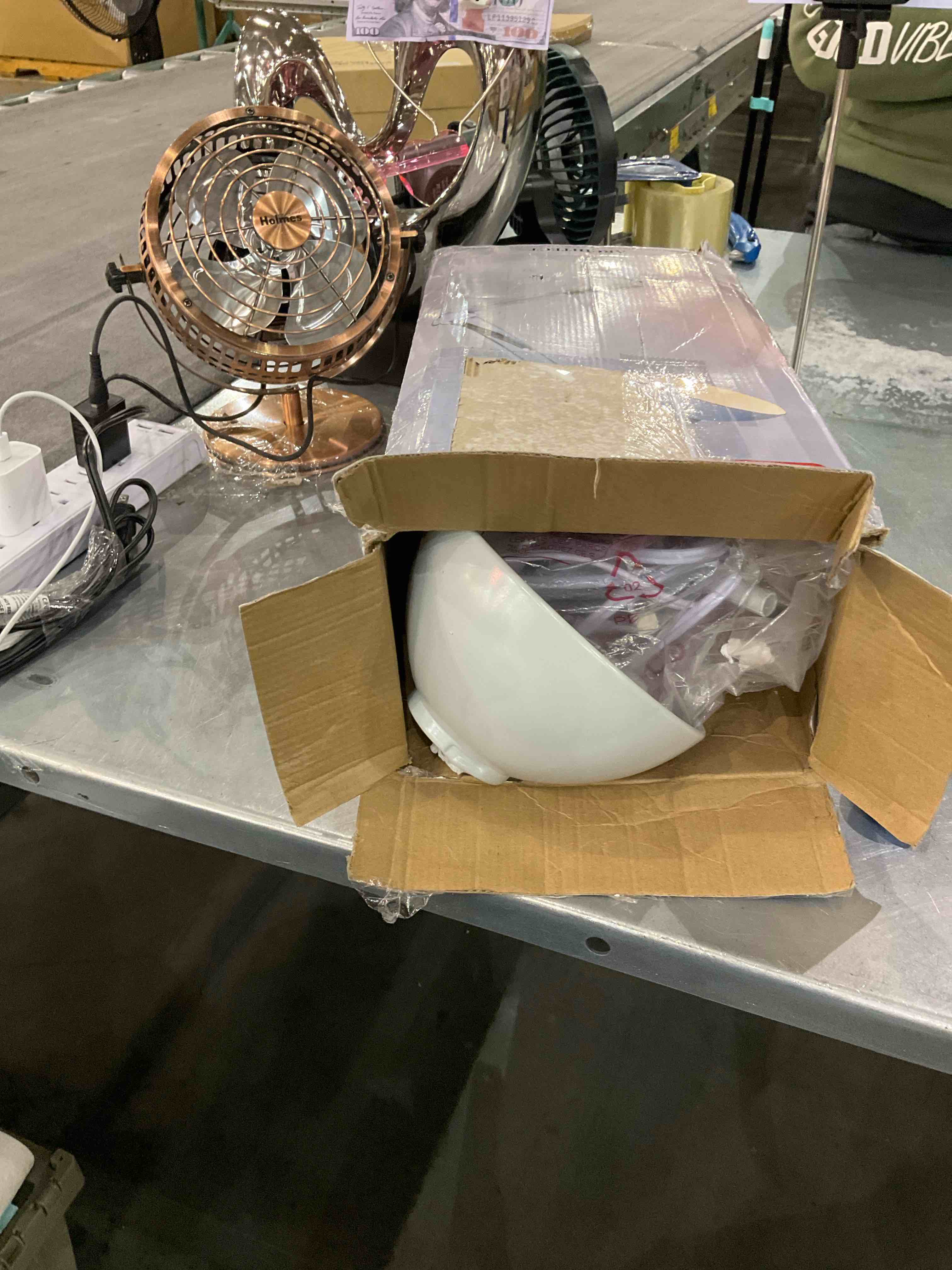 https://s3.amazonaws.com/lotting-images-prod/bidfta/EXS00581017_1700658904479.jpeg