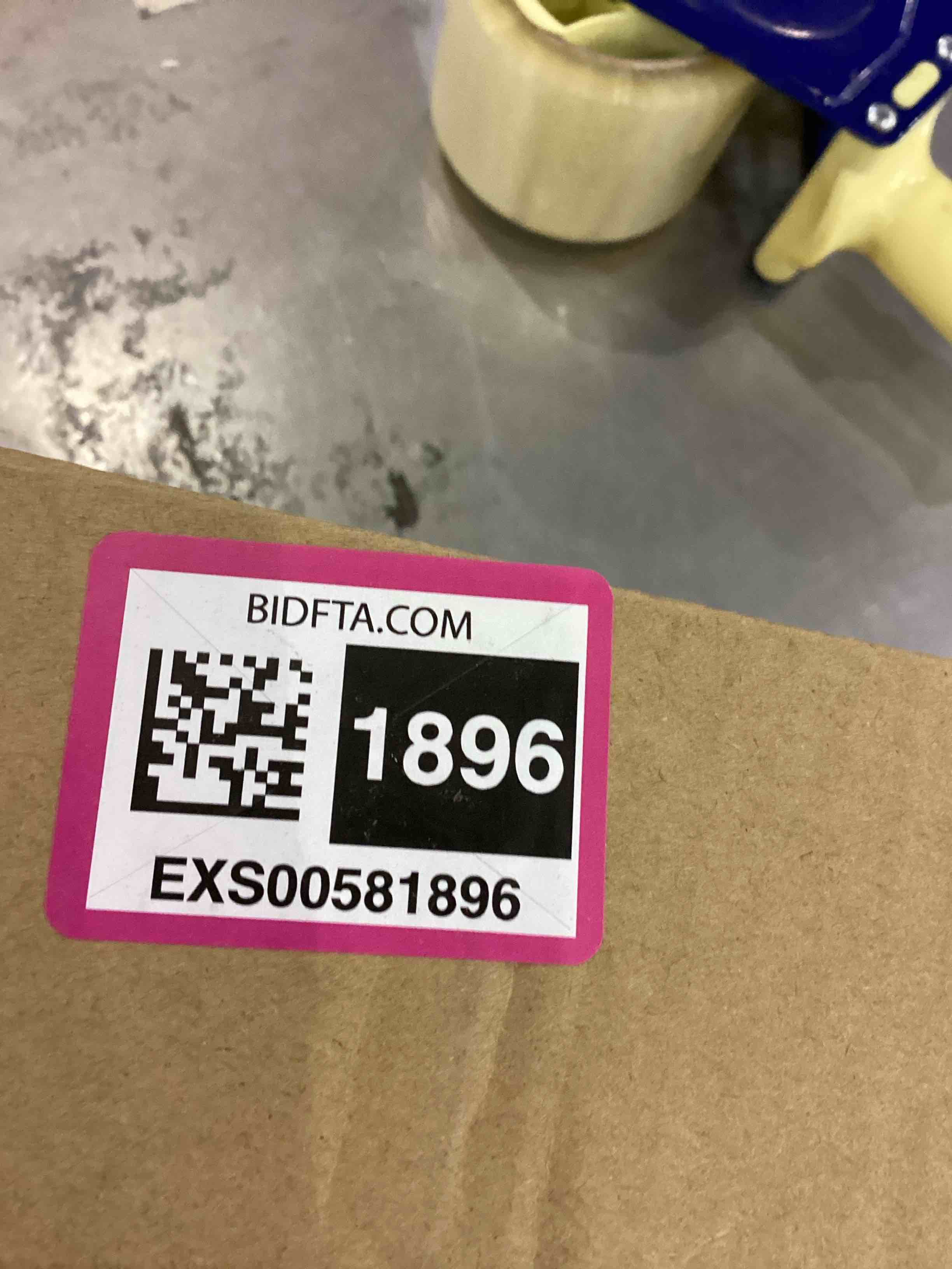 https://s3.amazonaws.com/lotting-images-prod/bidfta/EXS00581896_1703250572449.jpeg