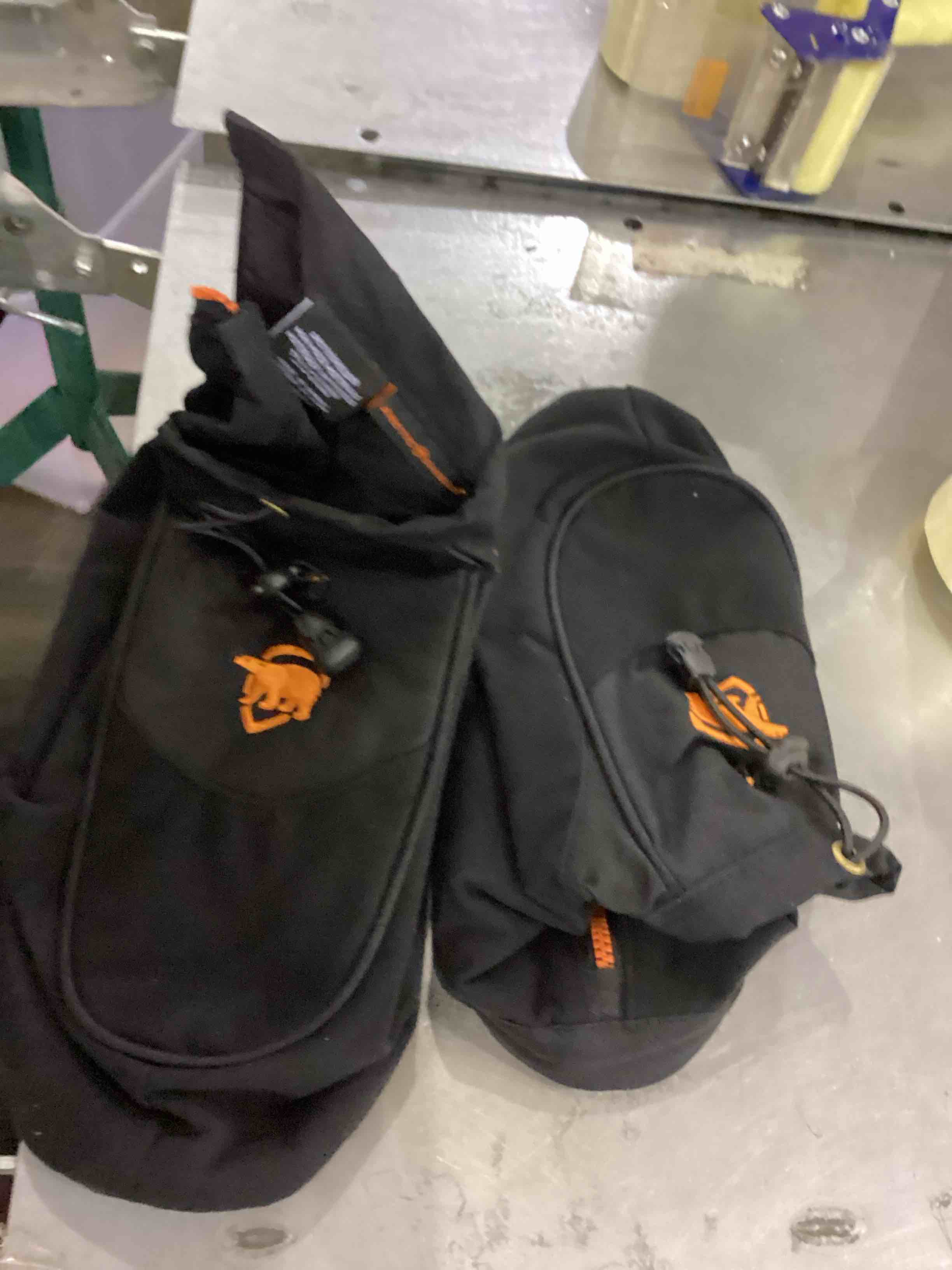 https://s3.amazonaws.com/lotting-images-prod/bidfta/EXS00581926_1703251652043.jpeg