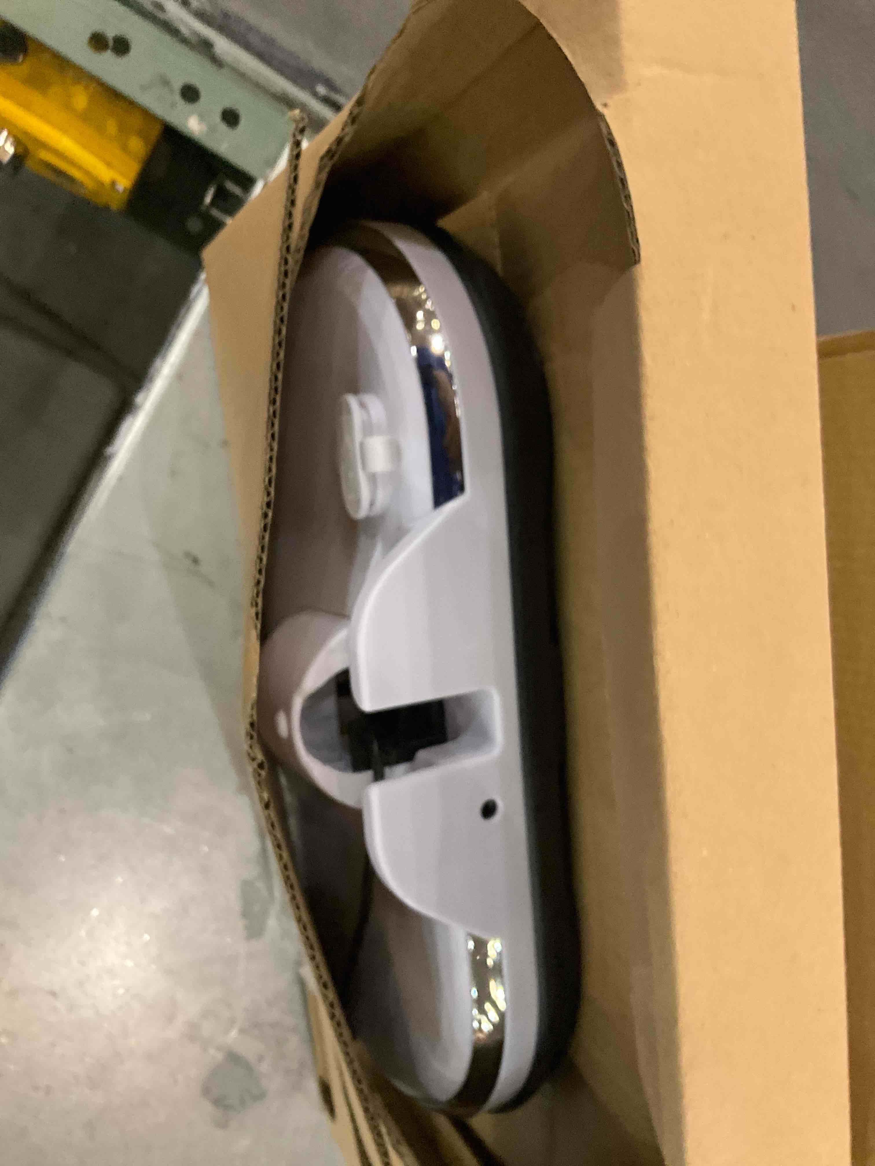 https://s3.amazonaws.com/lotting-images-prod/bidfta/EXS00582954_1701878668814.jpeg