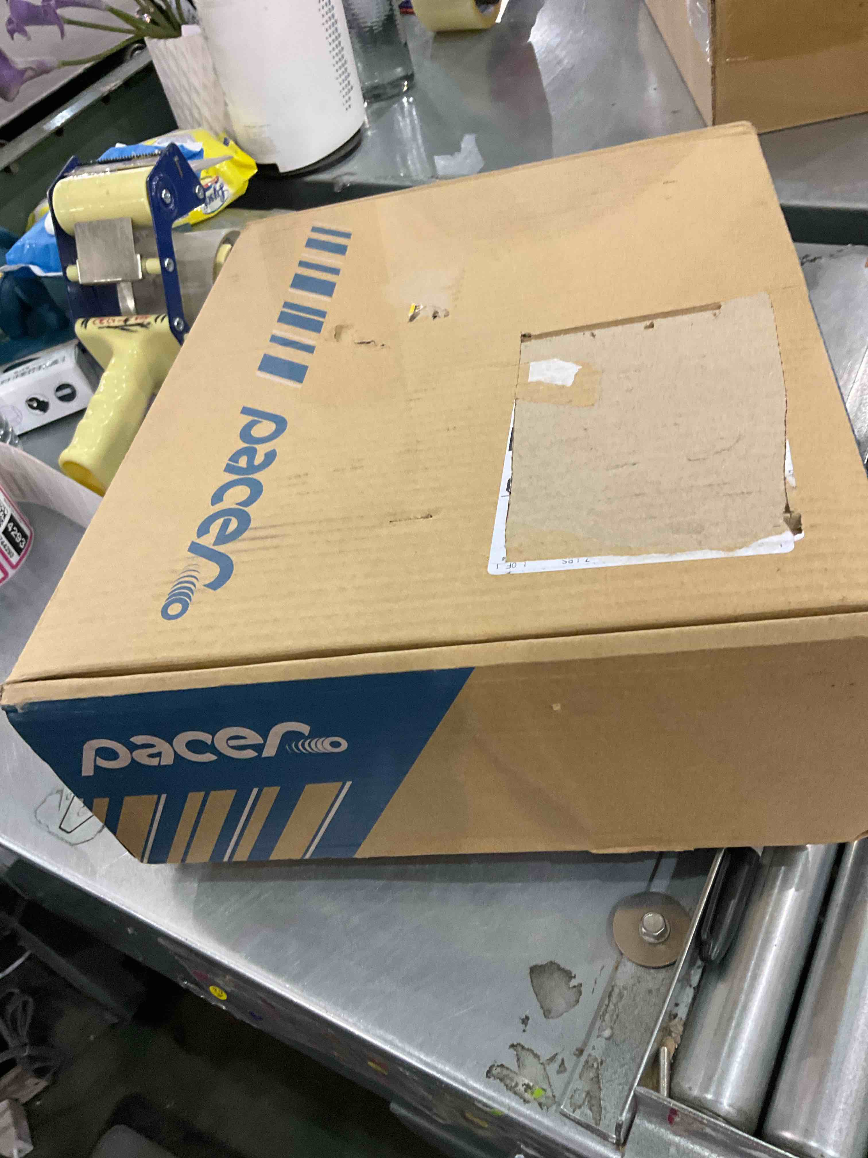 https://s3.amazonaws.com/lotting-images-prod/bidfta/EXS00583210_1702469839037.jpeg