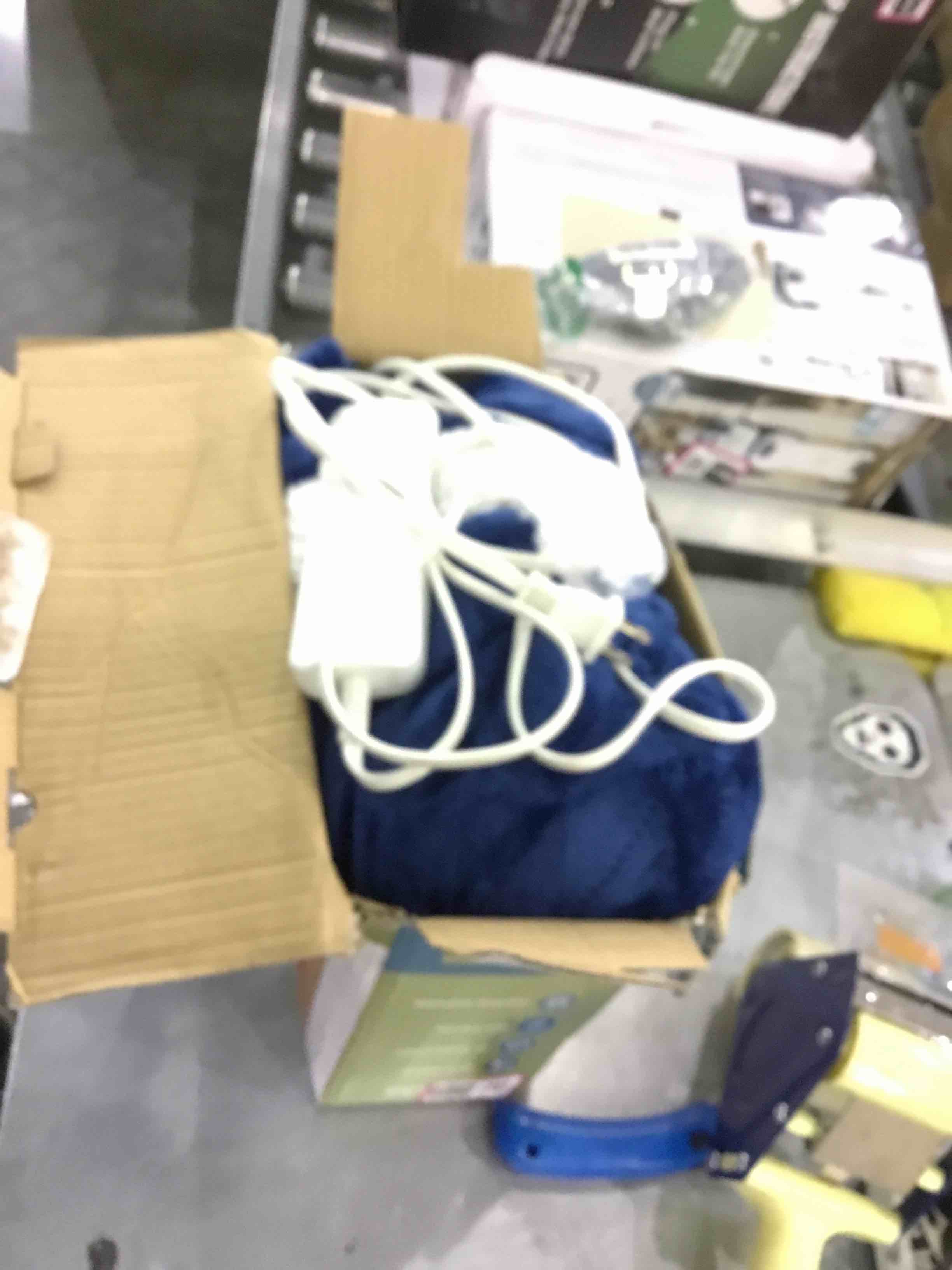 https://s3.amazonaws.com/lotting-images-prod/bidfta/EXS00584746_1701261260351.jpeg