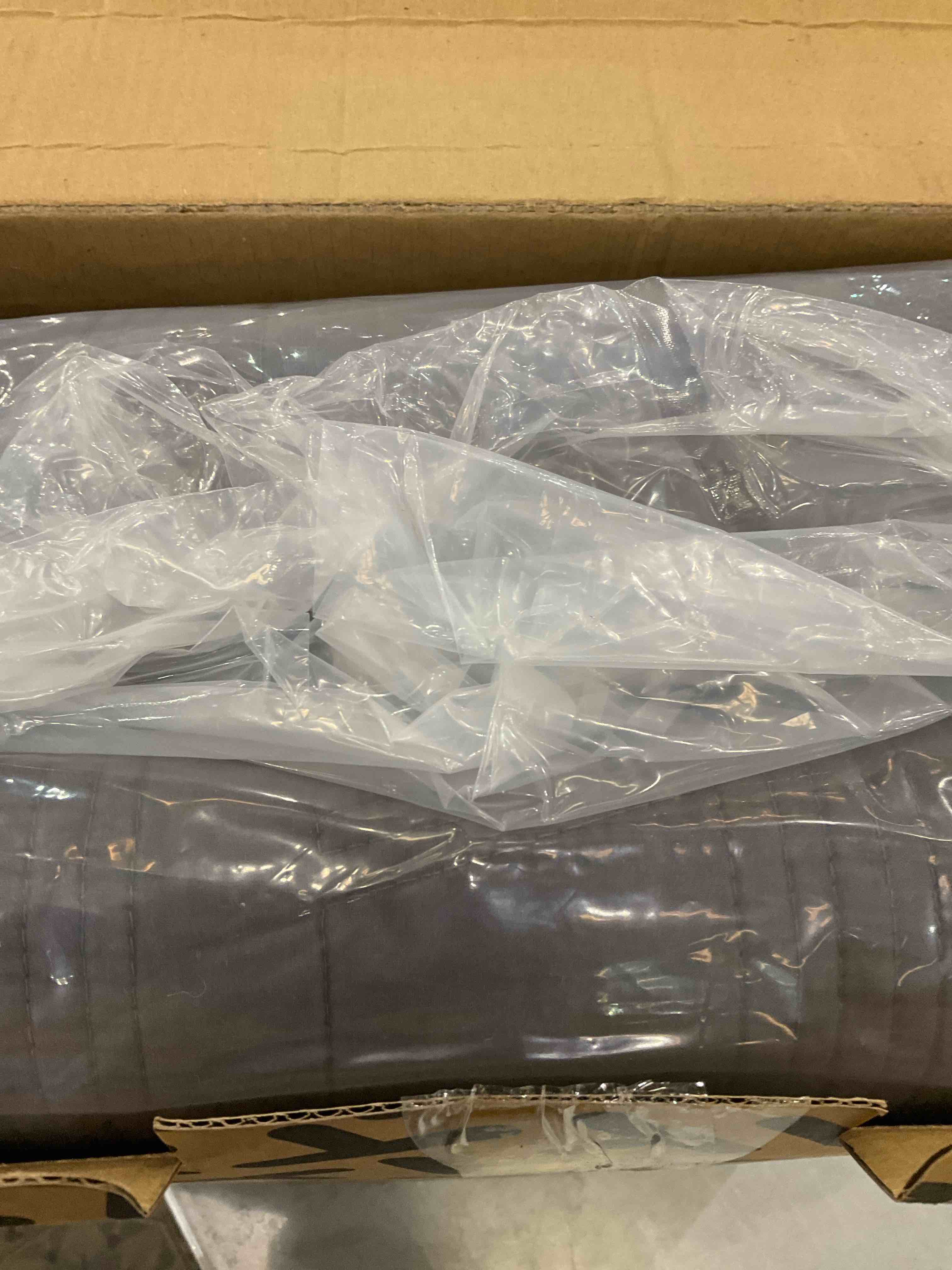 https://s3.amazonaws.com/lotting-images-prod/bidfta/EXS00586058_1701791607436.jpeg