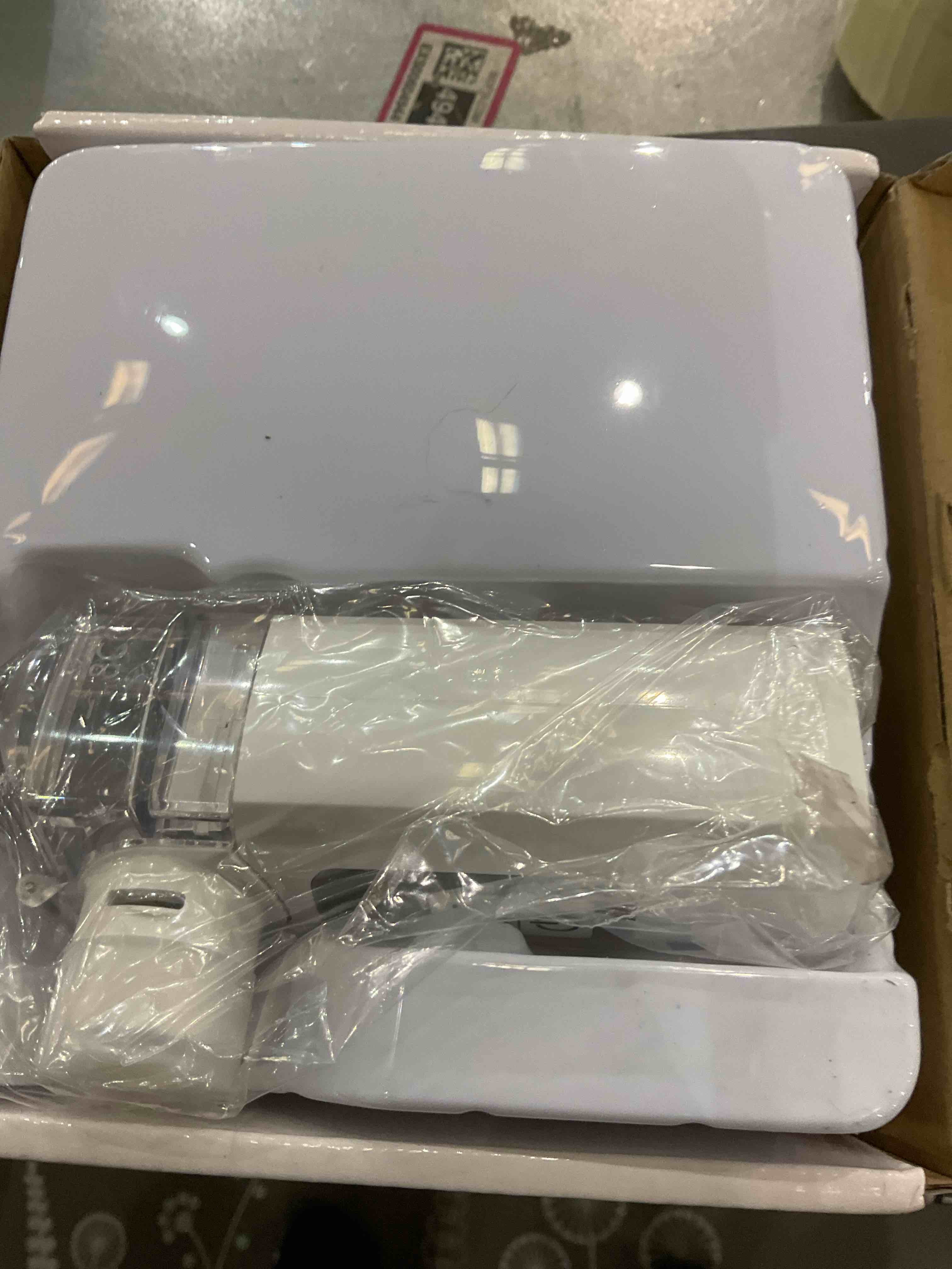 https://s3.amazonaws.com/lotting-images-prod/bidfta/EXS00586385_1702393620800.jpeg