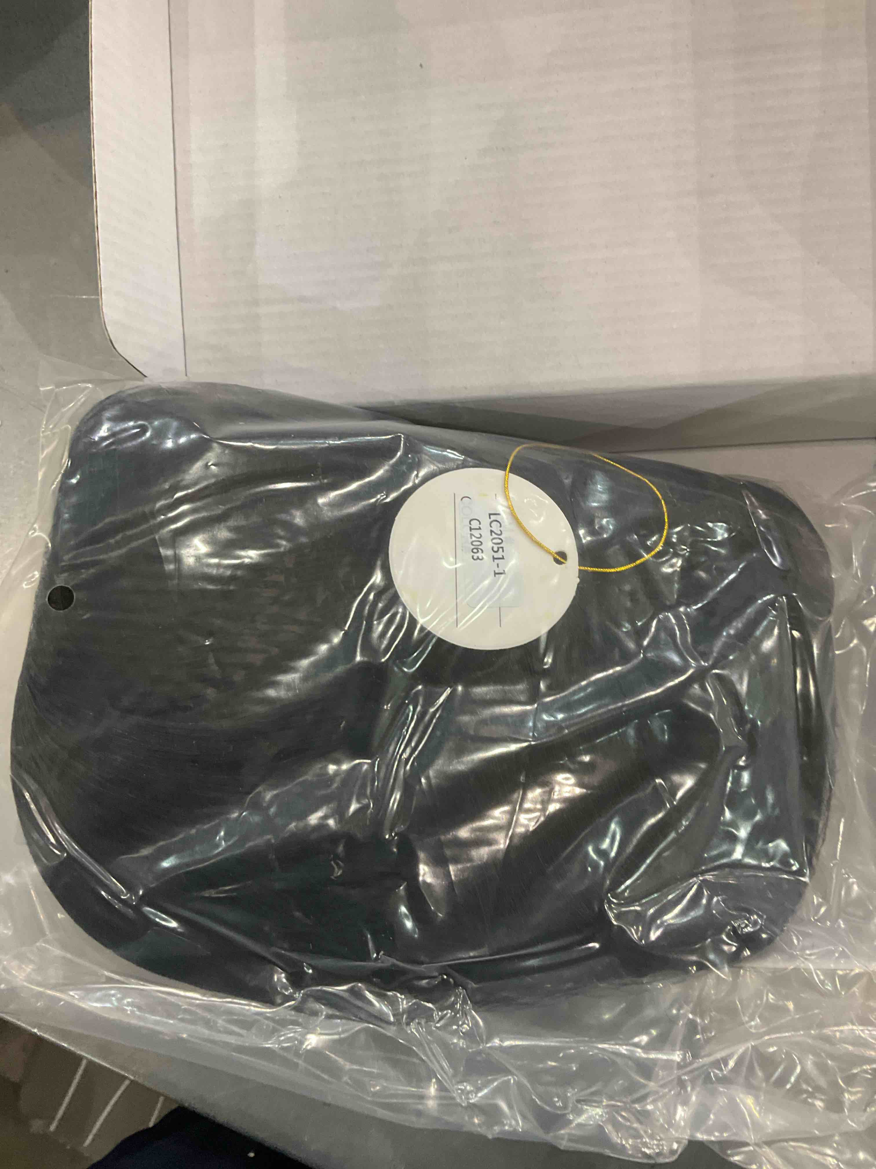 https://s3.amazonaws.com/lotting-images-prod/bidfta/EXS00586411_1702387422726.jpeg