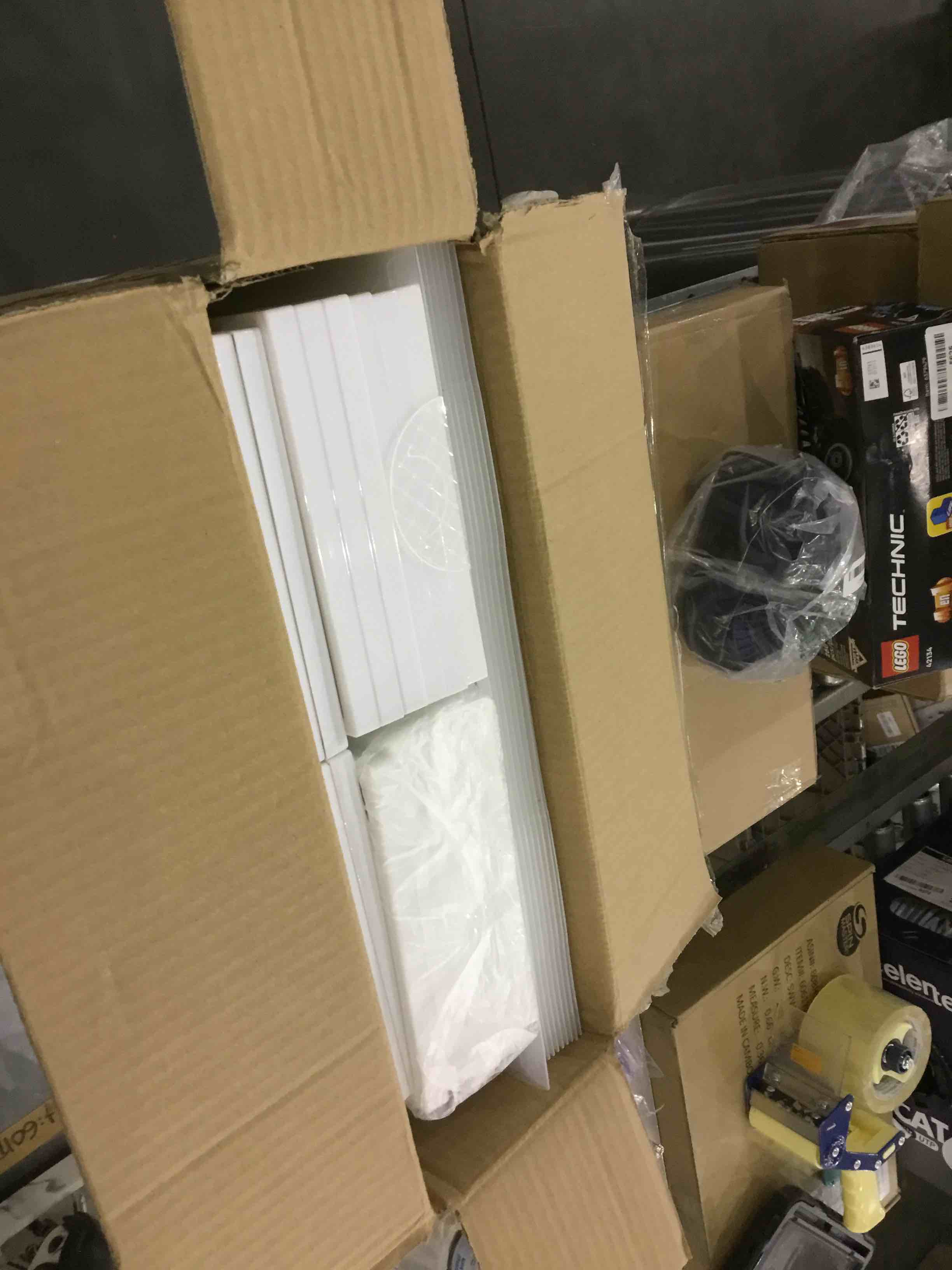 https://s3.amazonaws.com/lotting-images-prod/bidfta/EXS00586837_1701866911597.jpeg
