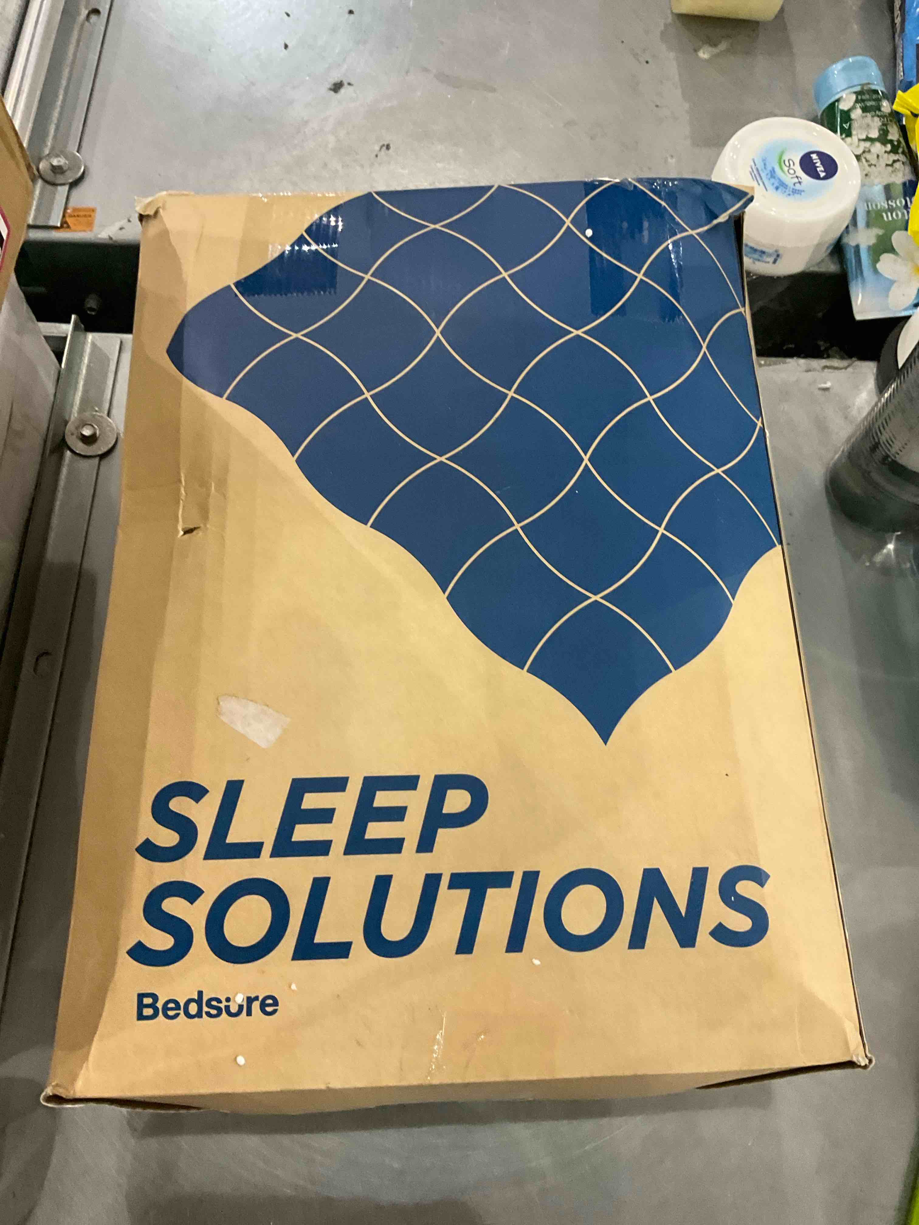 https://s3.amazonaws.com/lotting-images-prod/bidfta/EXS00587270_1701778492437.jpeg