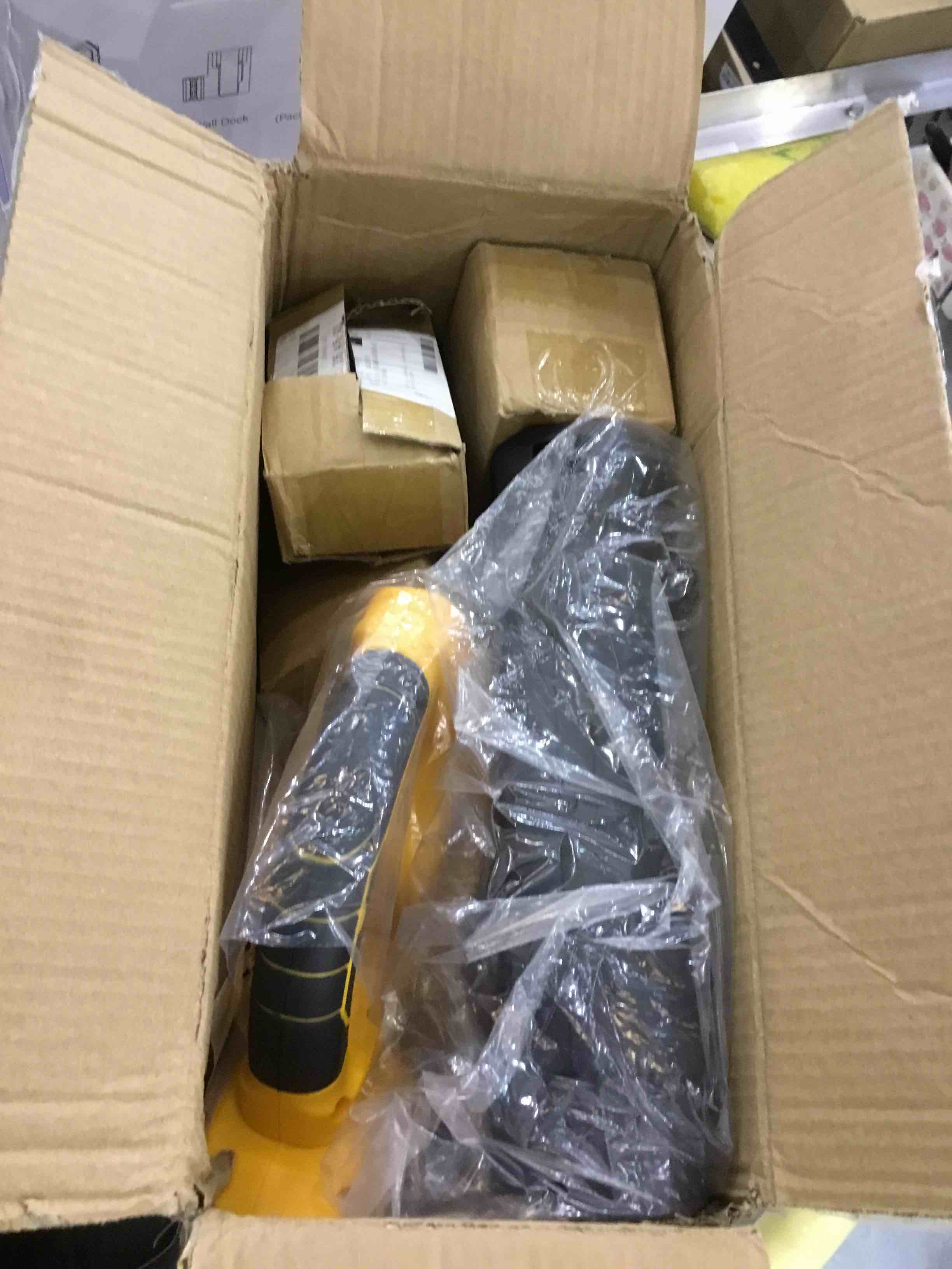 https://s3.amazonaws.com/lotting-images-prod/bidfta/EXS00587871_1701804916390.jpeg