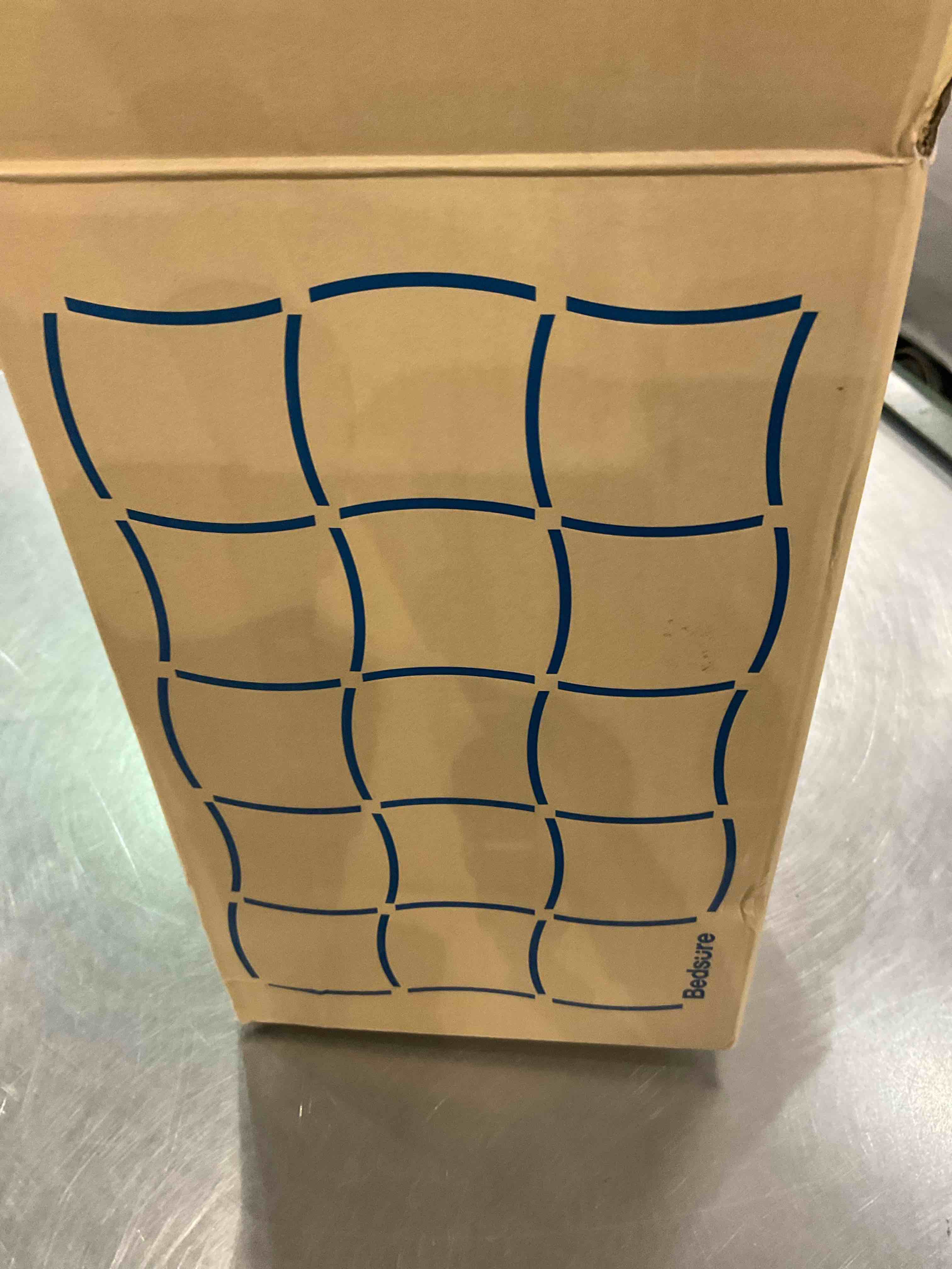 Bedsure White Fleece Throw Blanket for Couch - Super Soft Cozy Blankets for Women, Cute Small Blanket for Girls, 50x60 Inches