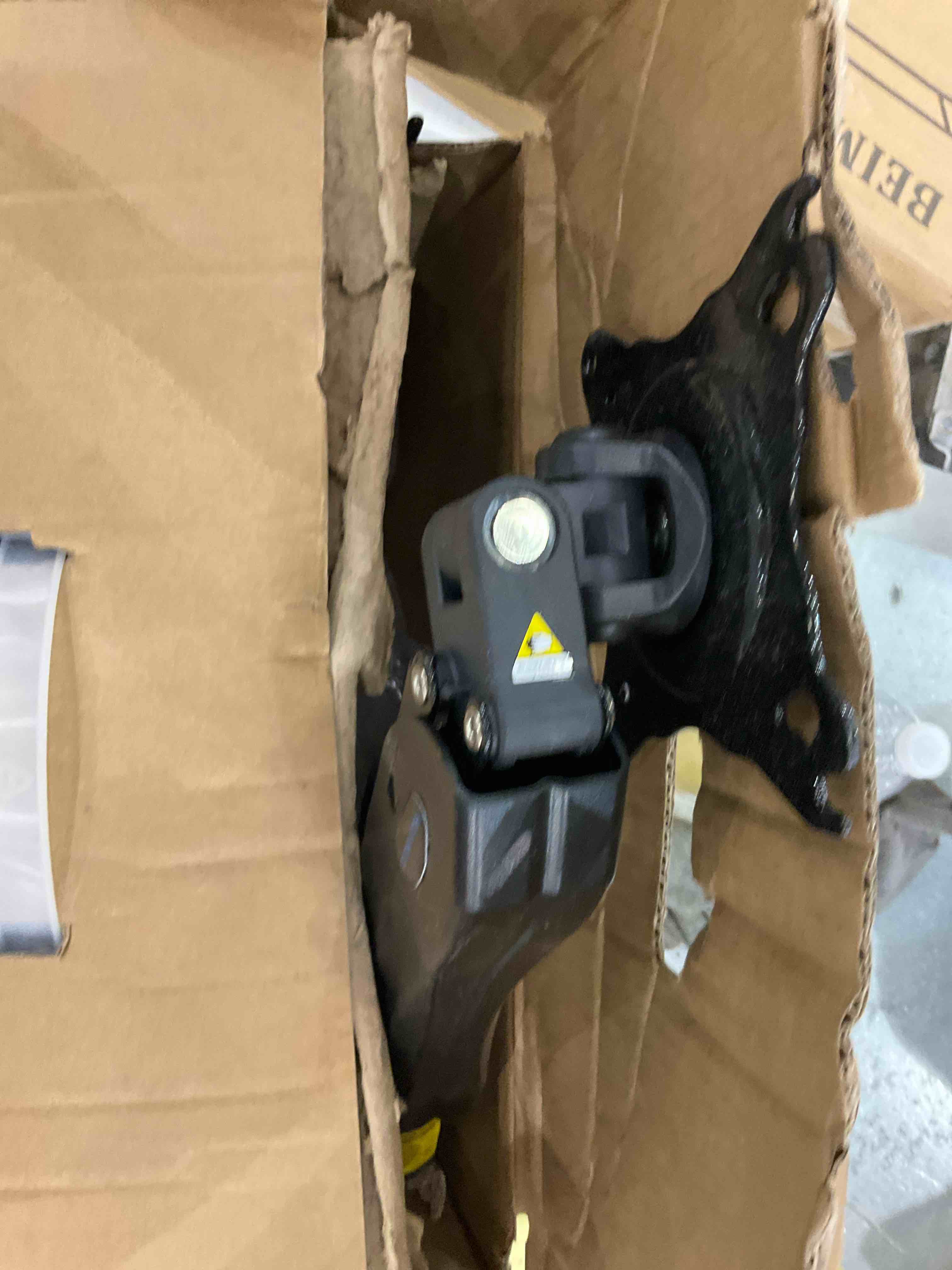 https://s3.amazonaws.com/lotting-images-prod/bidfta/EXS00588685_1702049368767.jpeg