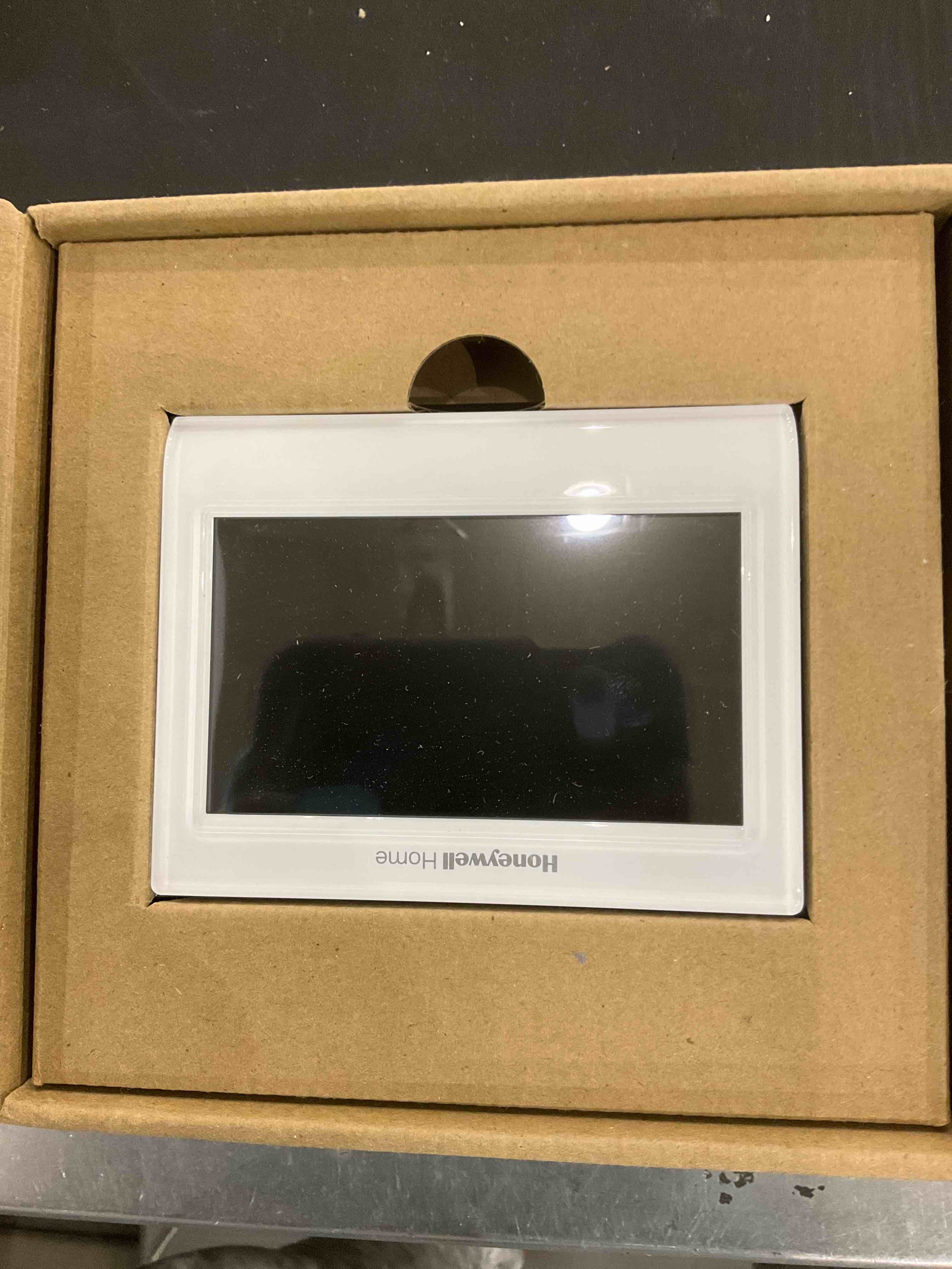 https://s3.amazonaws.com/lotting-images-prod/bidfta/EXS00588768_1702039953565.jpeg
