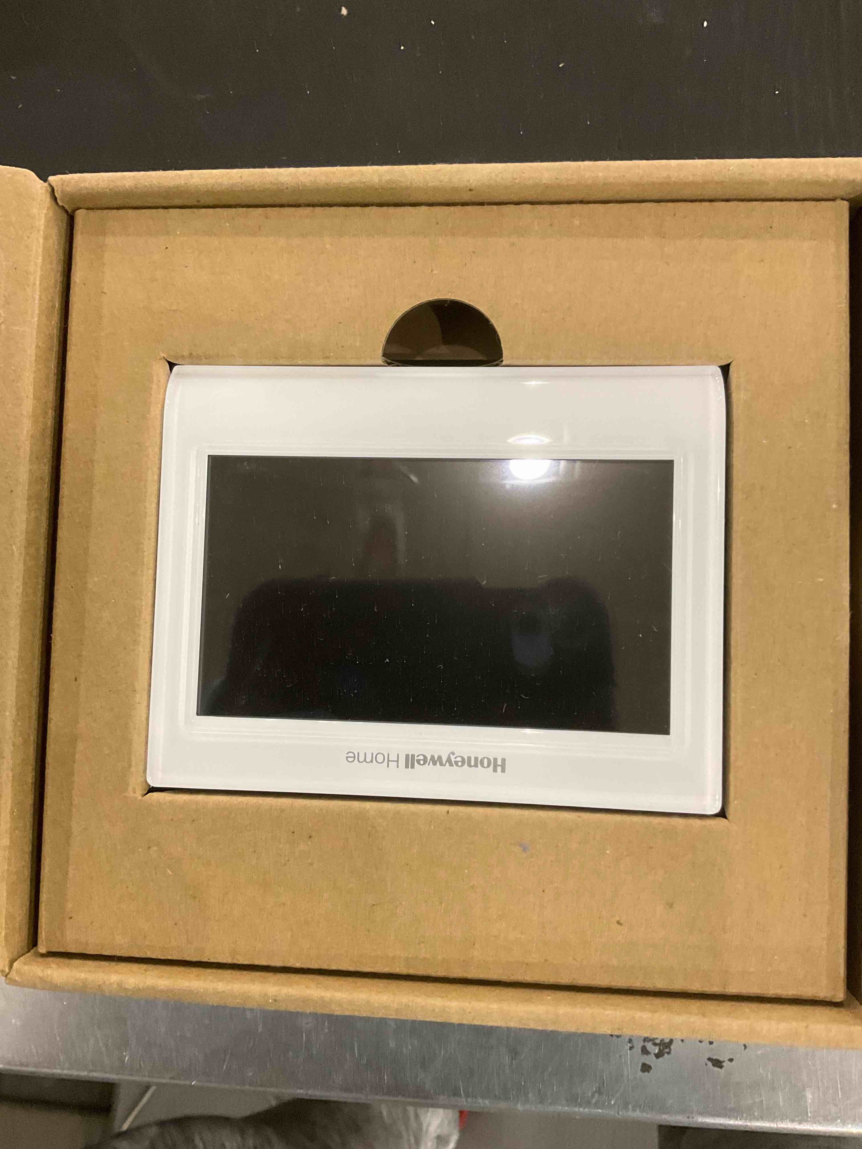 https://s3.amazonaws.com/lotting-images-prod/bidfta/EXS00588768_1702039954731.jpeg