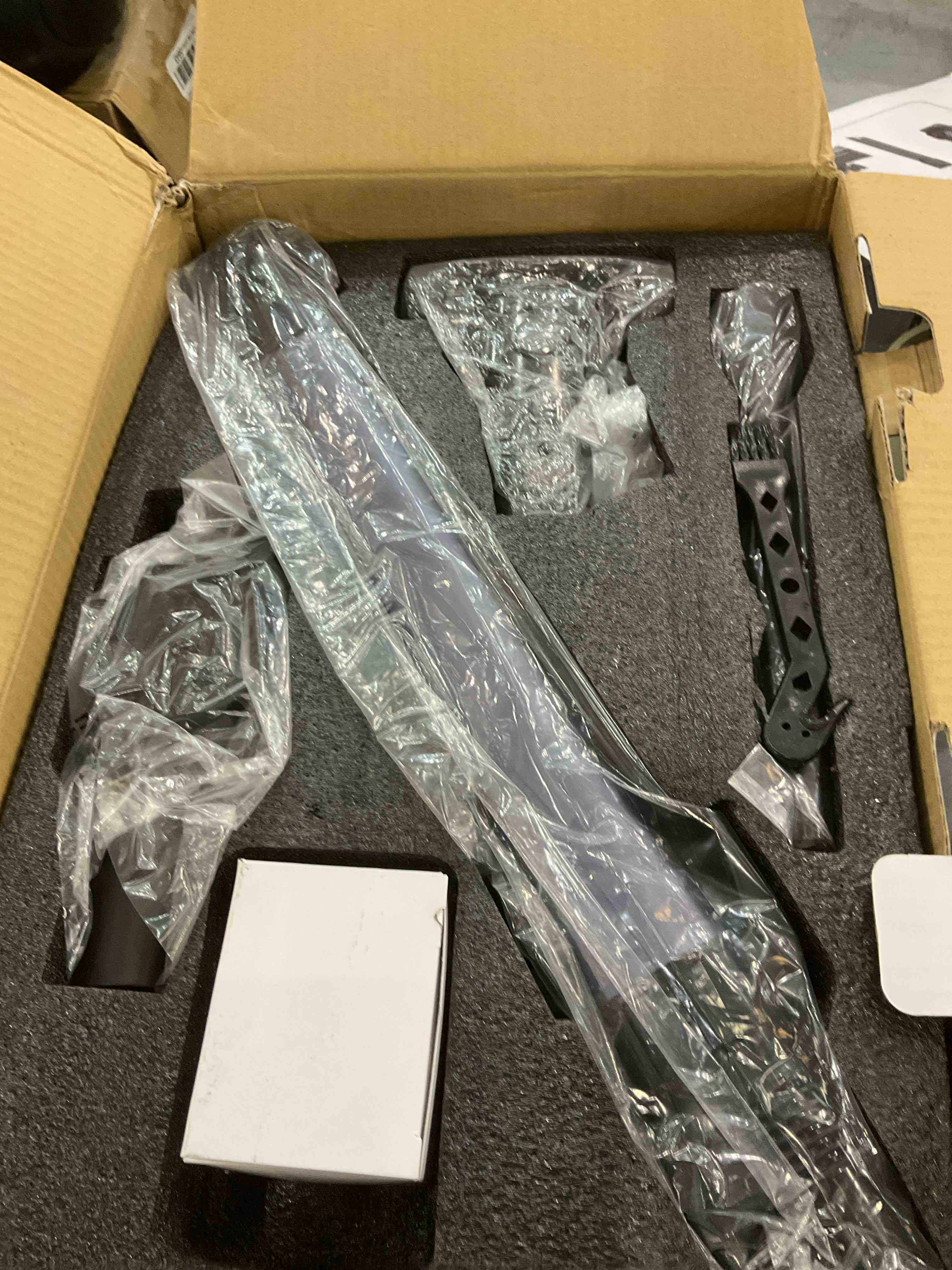 https://s3.amazonaws.com/lotting-images-prod/bidfta/EXS00588939_1702393175902.jpeg