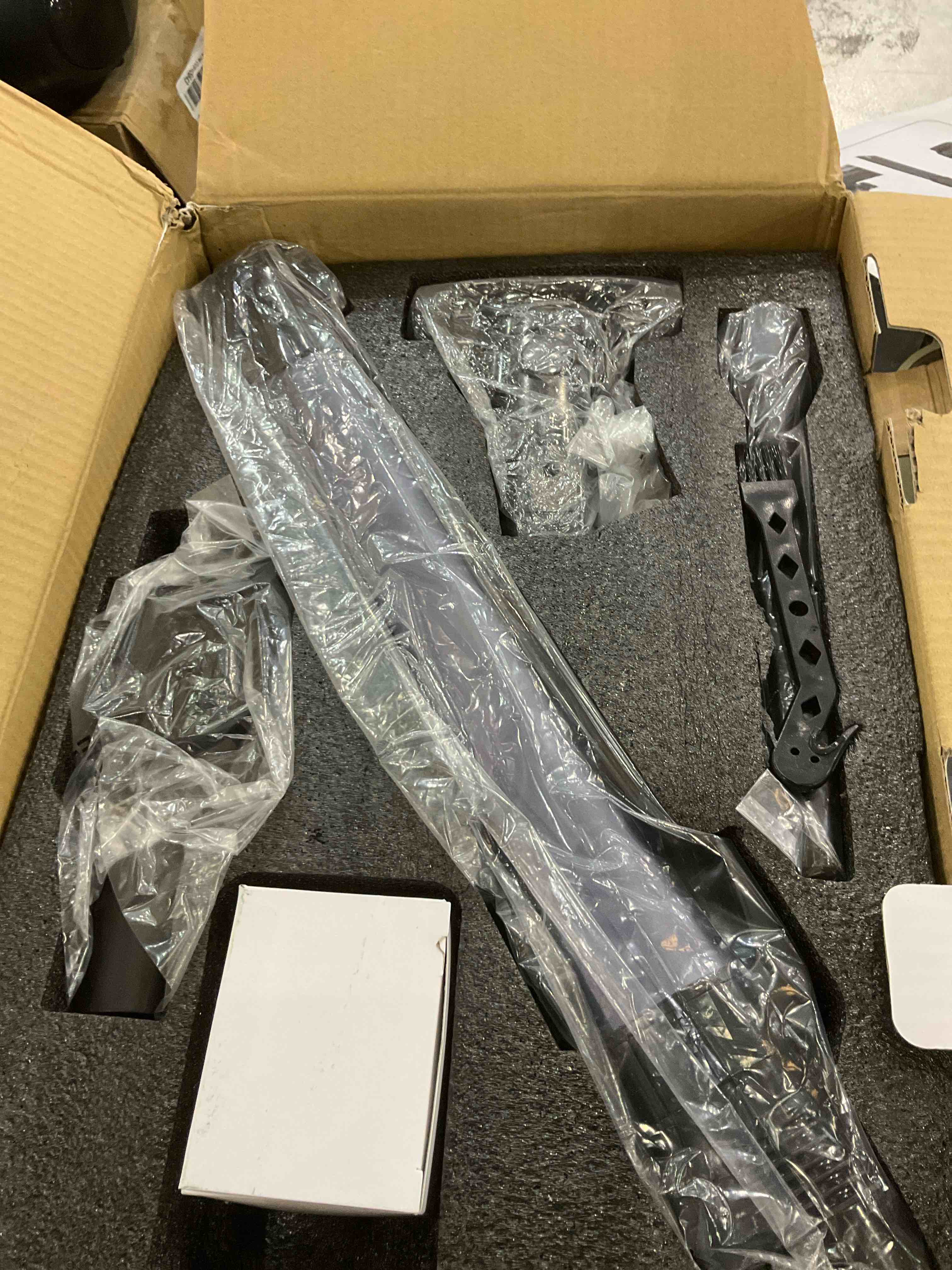 https://s3.amazonaws.com/lotting-images-prod/bidfta/EXS00588939_1702393176806.jpeg