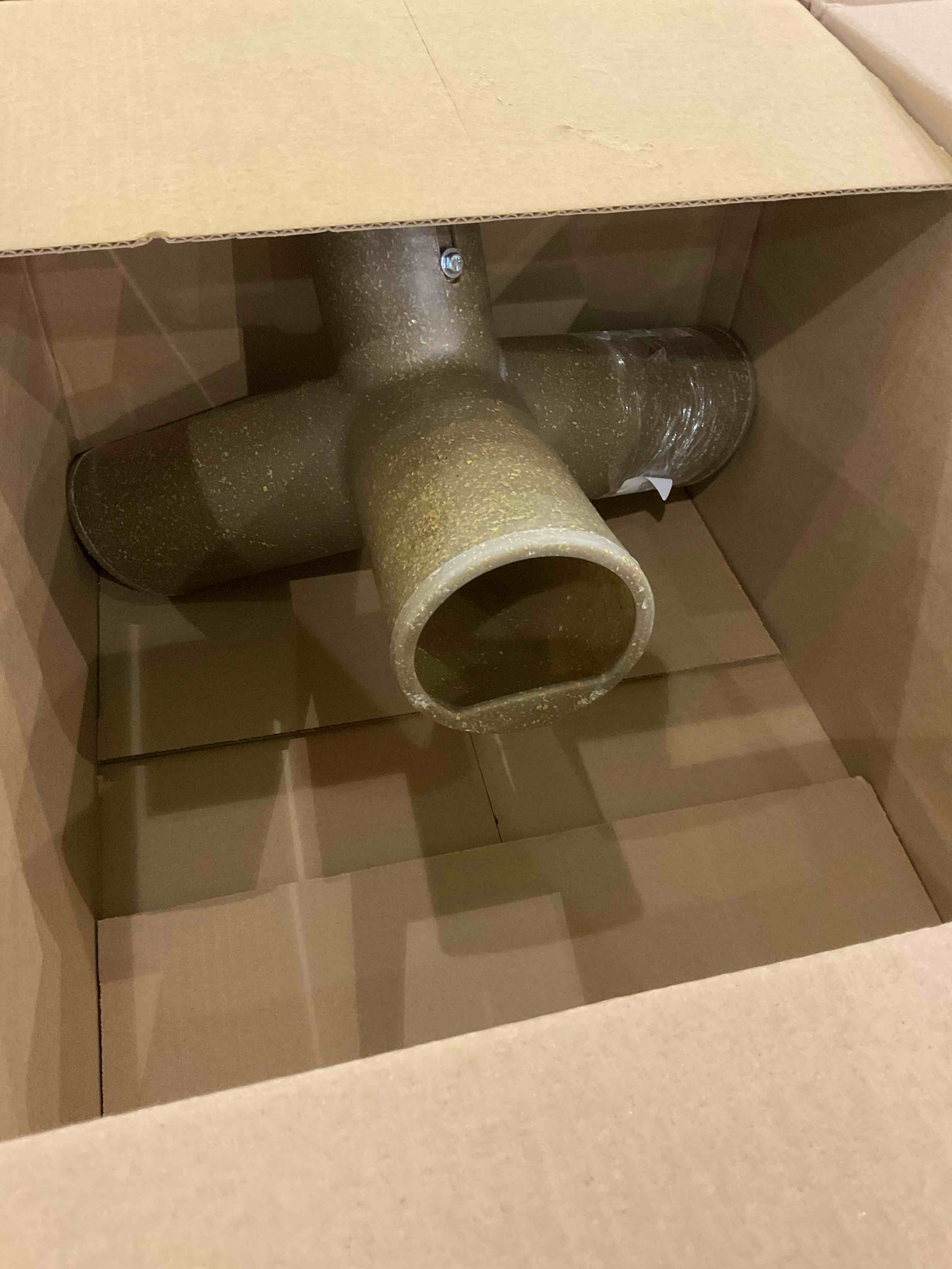 https://s3.amazonaws.com/lotting-images-prod/bidfta/EXS00589223_1704810744193.jpeg
