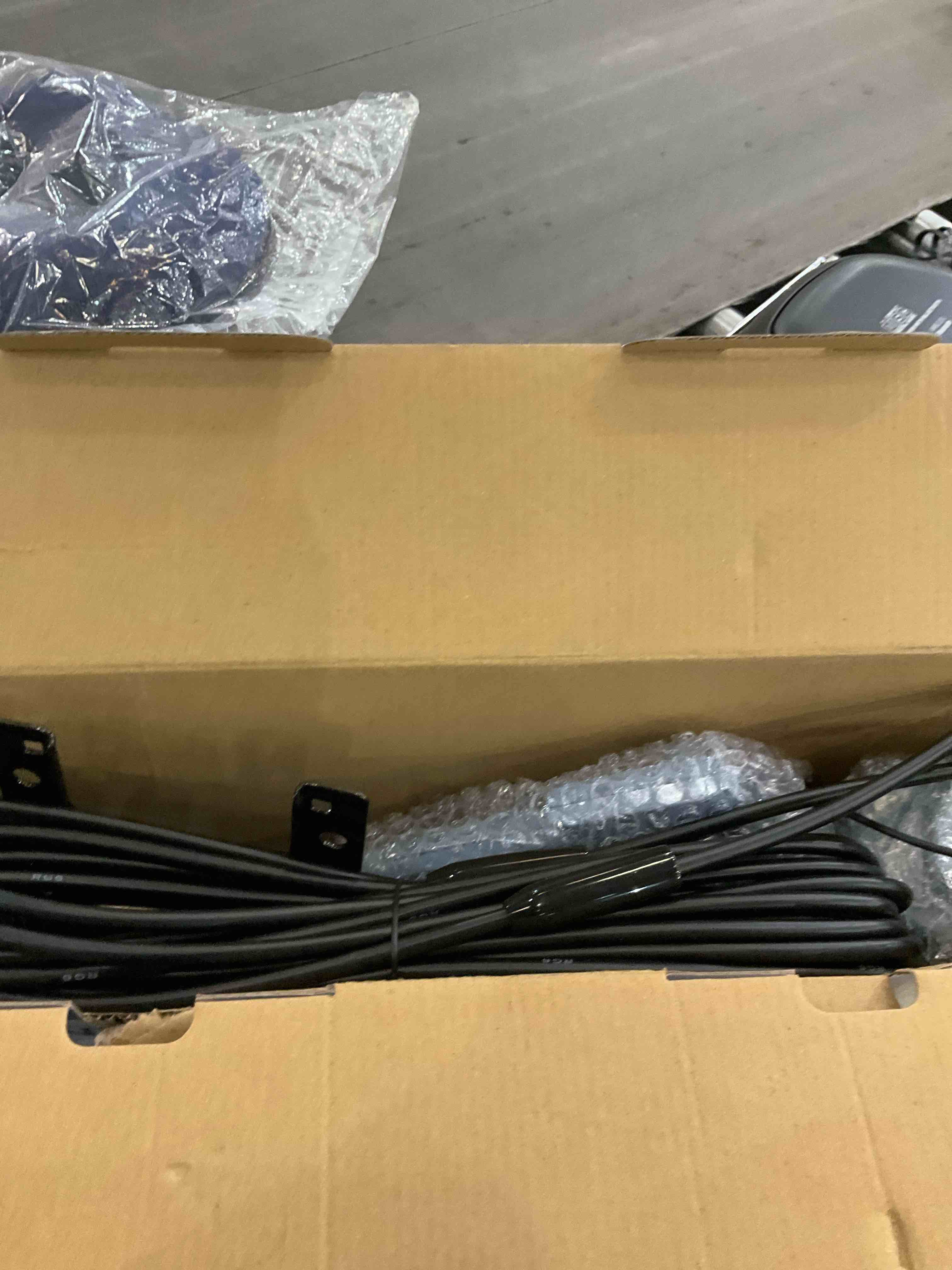 https://s3.amazonaws.com/lotting-images-prod/bidfta/EXS00589993_1701718771672.jpeg