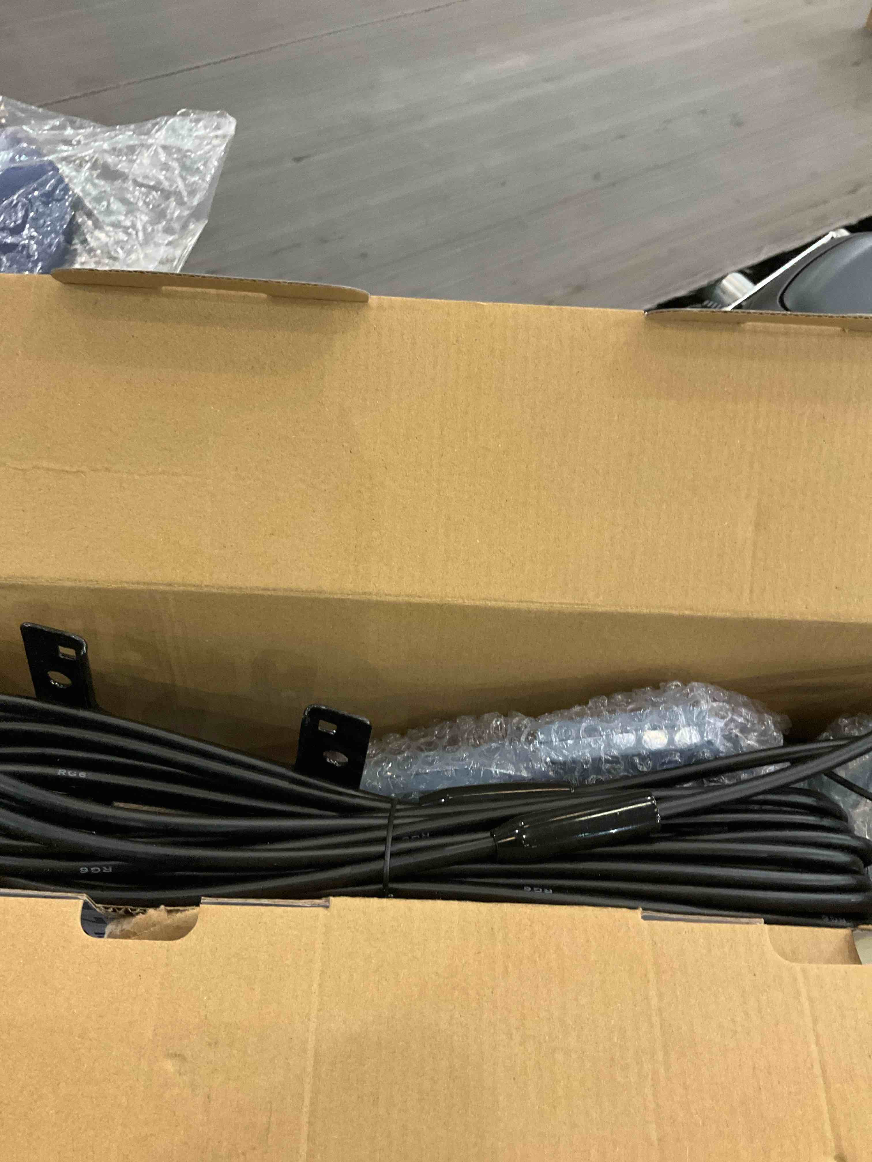 https://s3.amazonaws.com/lotting-images-prod/bidfta/EXS00589993_1701718772959.jpeg
