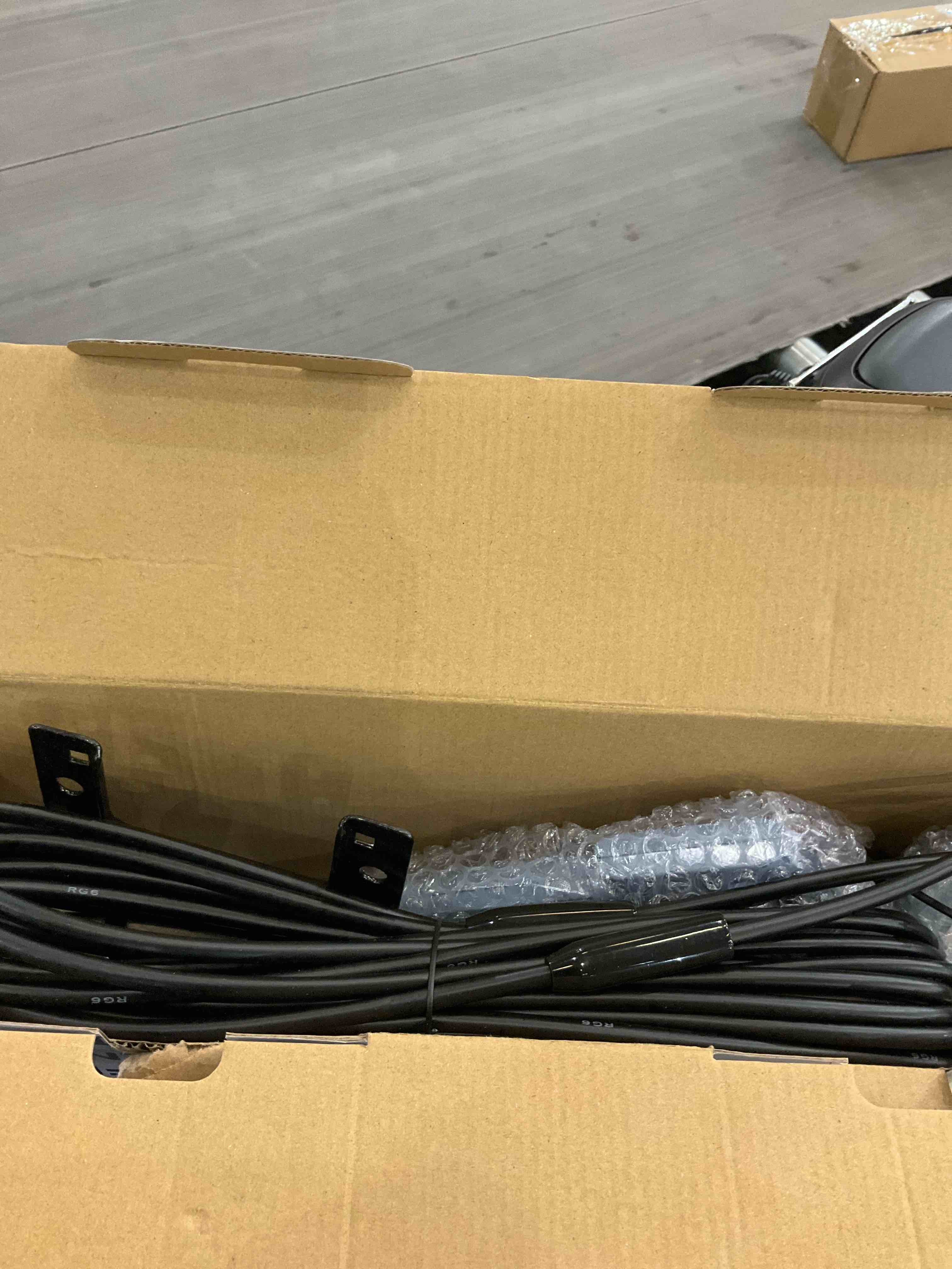 https://s3.amazonaws.com/lotting-images-prod/bidfta/EXS00589993_1701718774001.jpeg