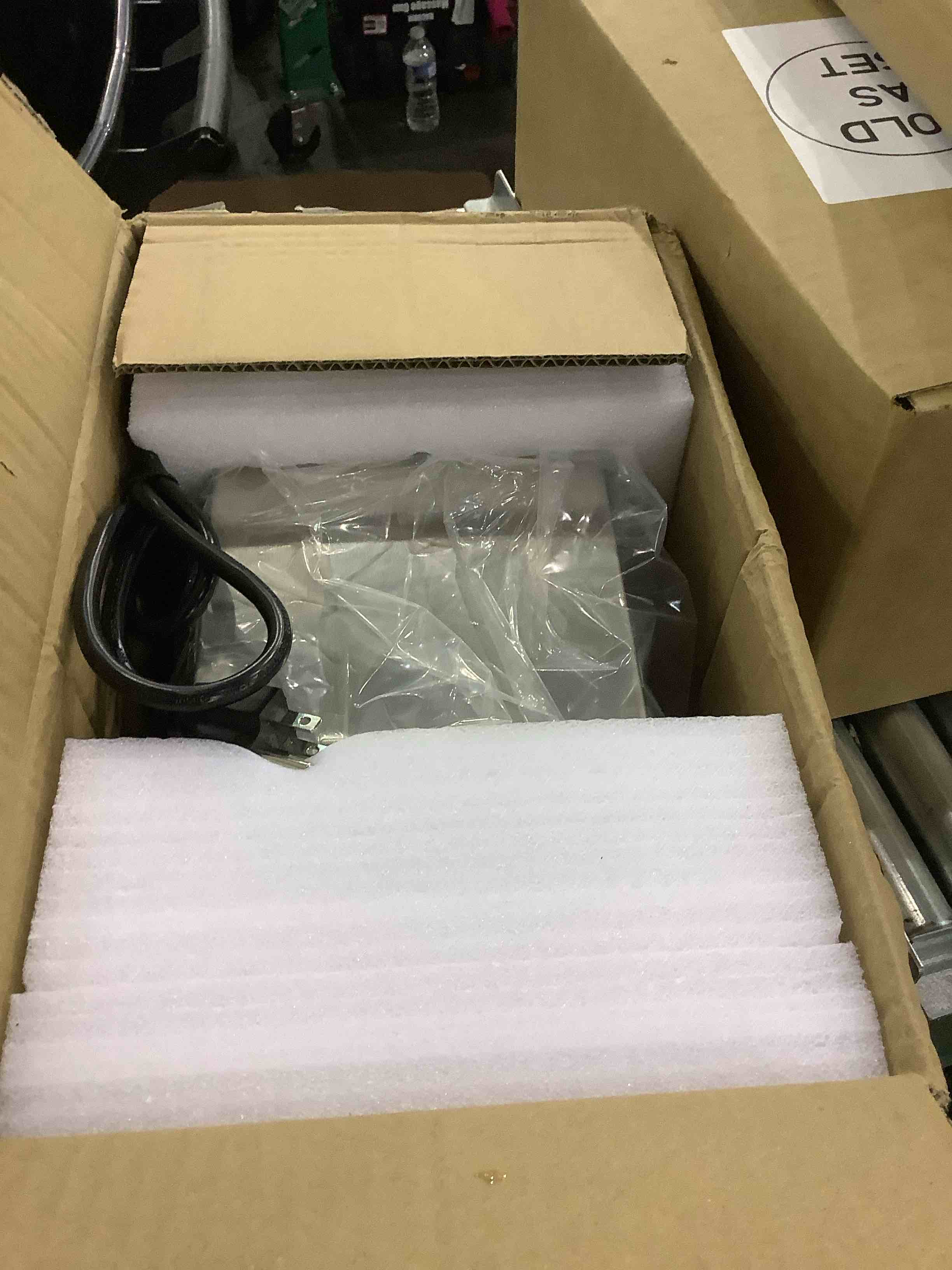https://s3.amazonaws.com/lotting-images-prod/bidfta/EXS00590543_1698840623639.jpeg
