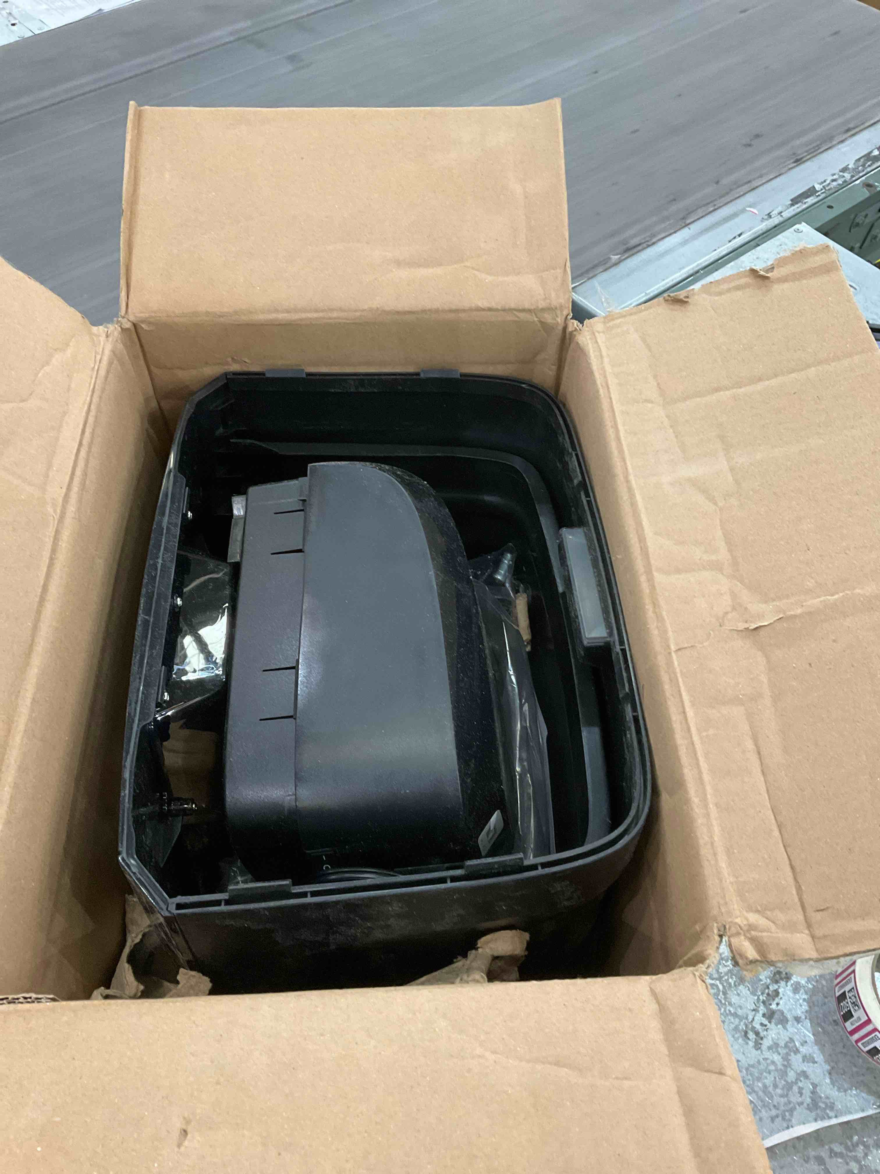 https://s3.amazonaws.com/lotting-images-prod/bidfta/EXS00595005_1701108676551.jpeg