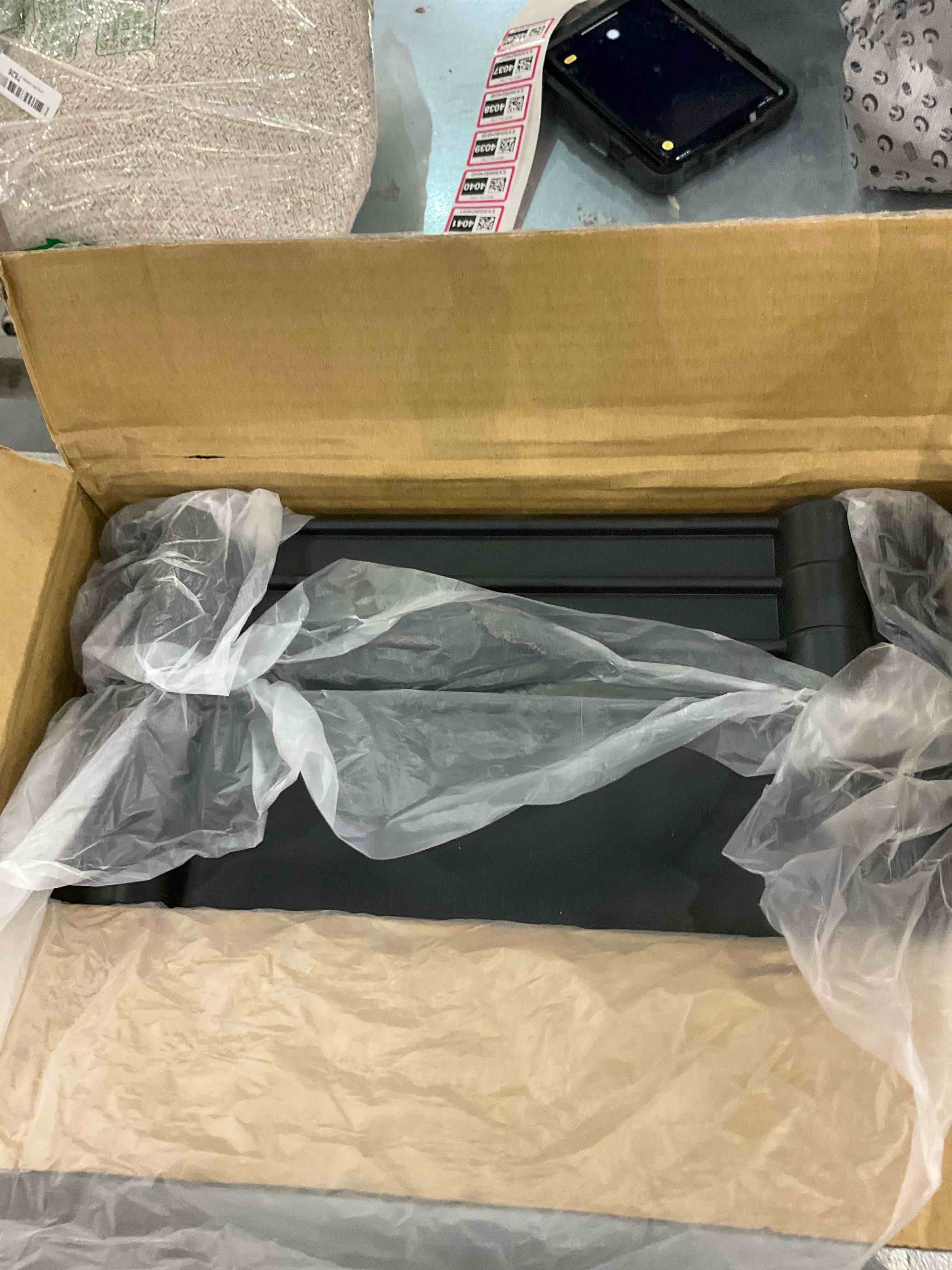 https://s3.amazonaws.com/lotting-images-prod/bidfta/EXS00596999_1699363736655.jpeg
