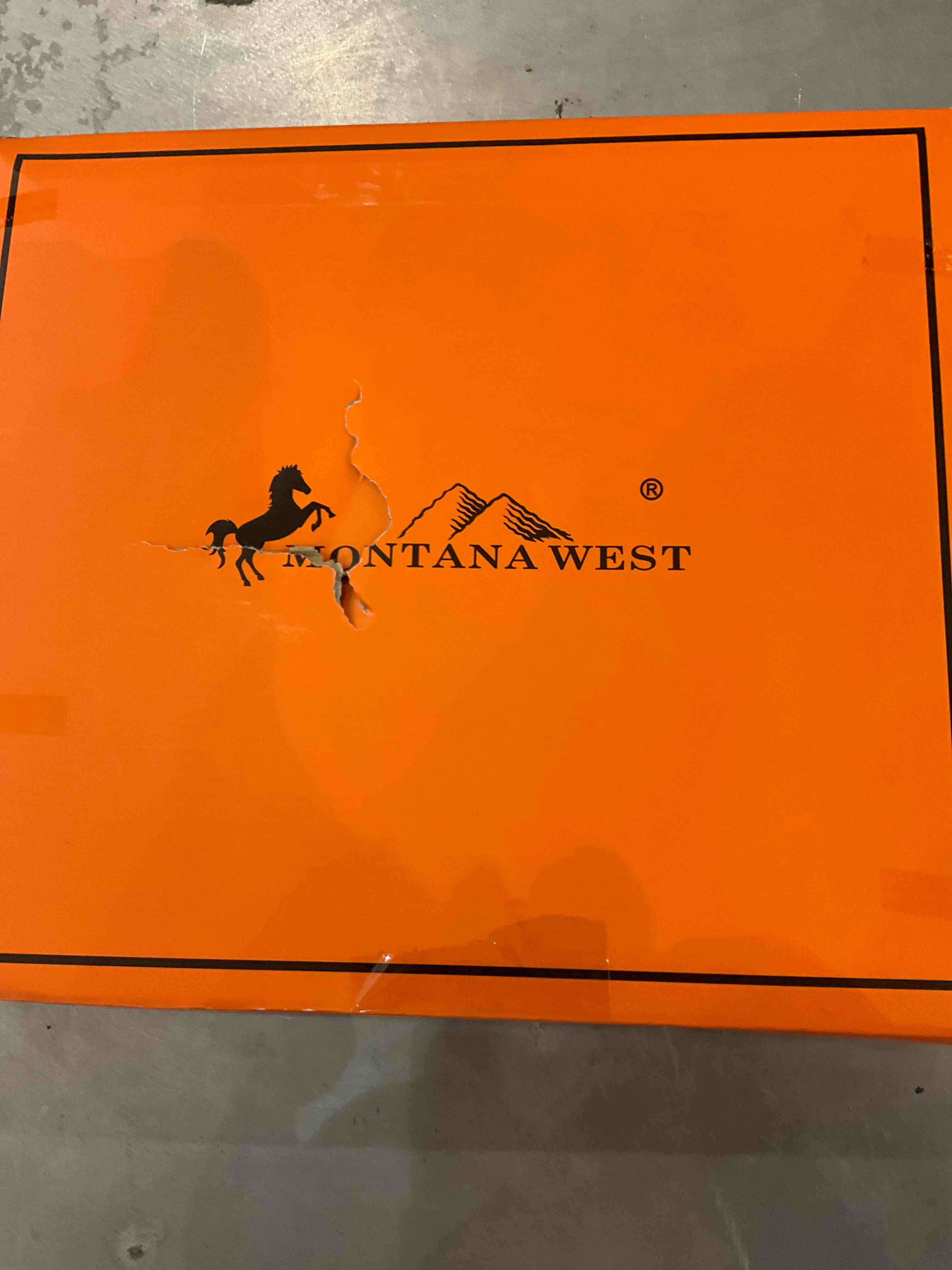 https://s3.amazonaws.com/lotting-images-prod/bidfta/EXS00598229_1700491267830.jpeg