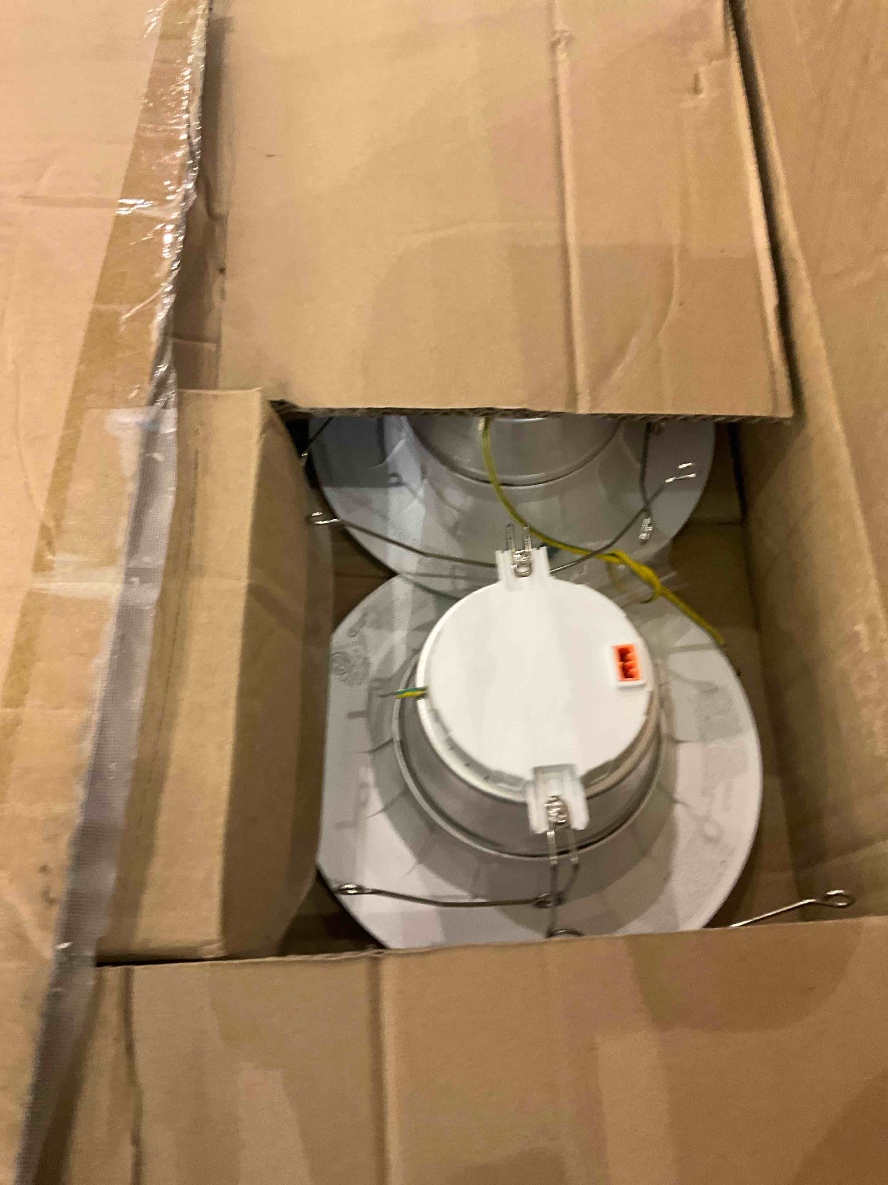 https://s3.amazonaws.com/lotting-images-prod/bidfta/EXS00601293_1698686606894.jpeg