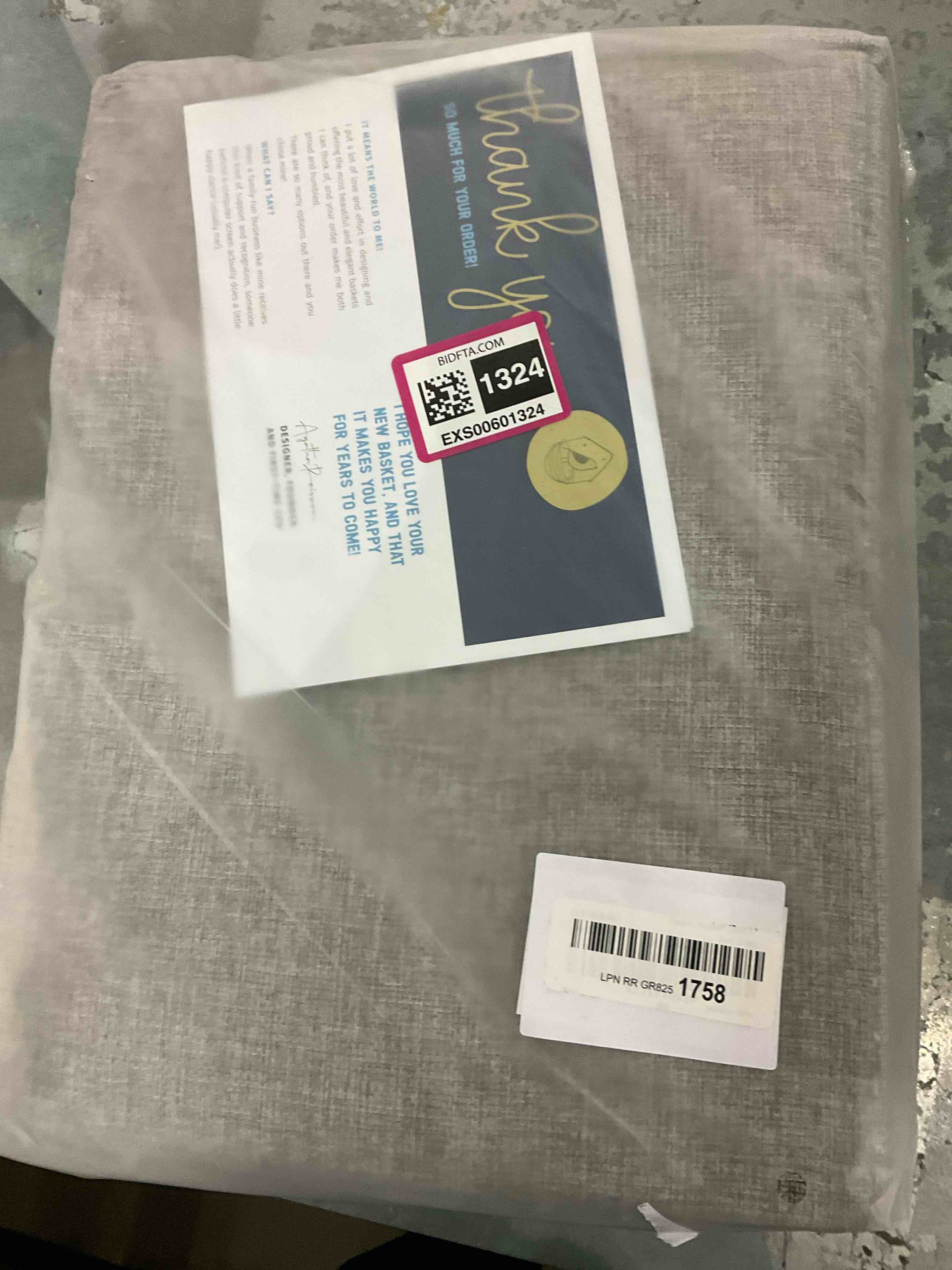 https://s3.amazonaws.com/lotting-images-prod/bidfta/EXS00601324_1698693091065.jpeg