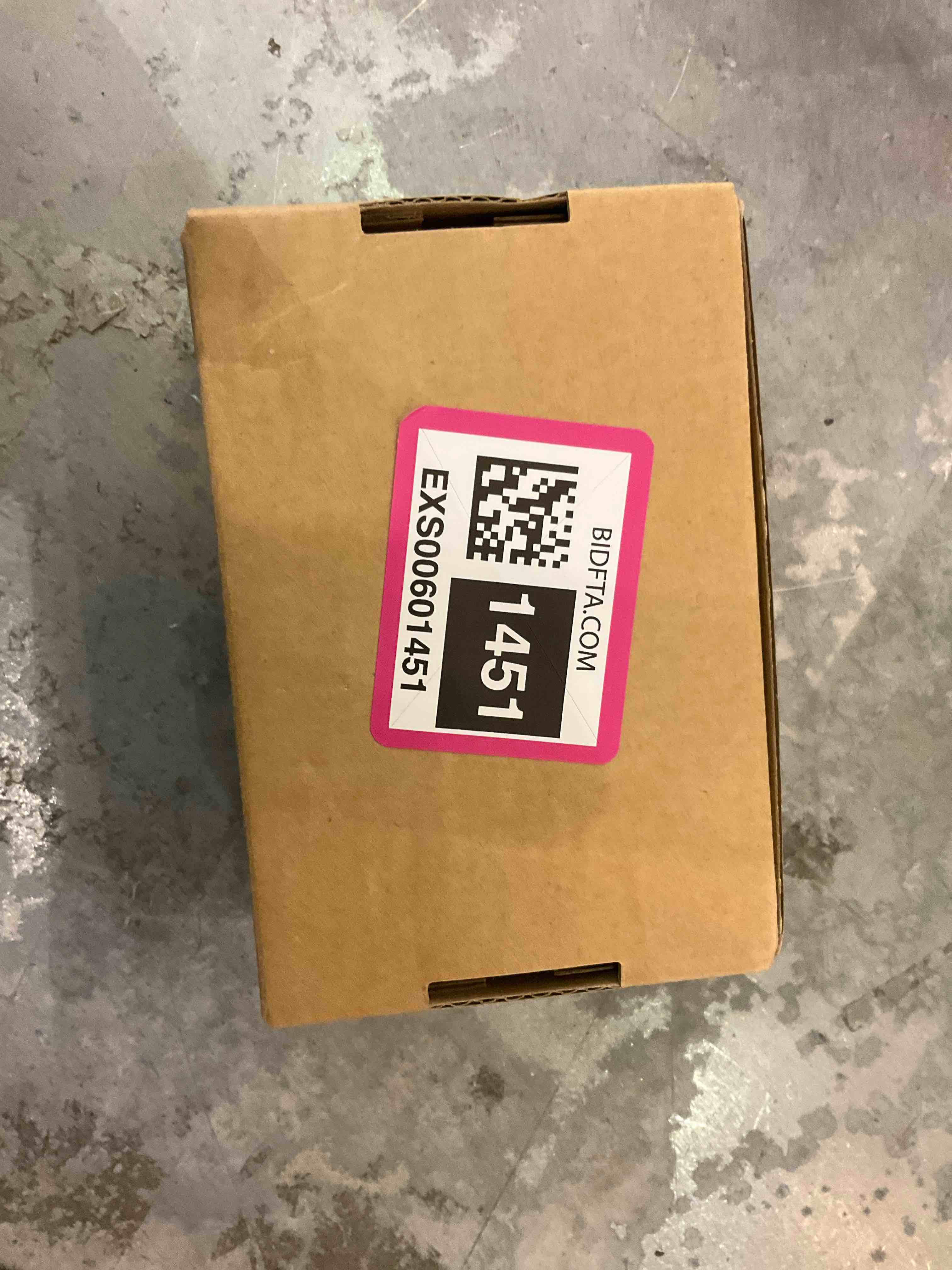 https://s3.amazonaws.com/lotting-images-prod/bidfta/EXS00601451_1699289068601.jpeg