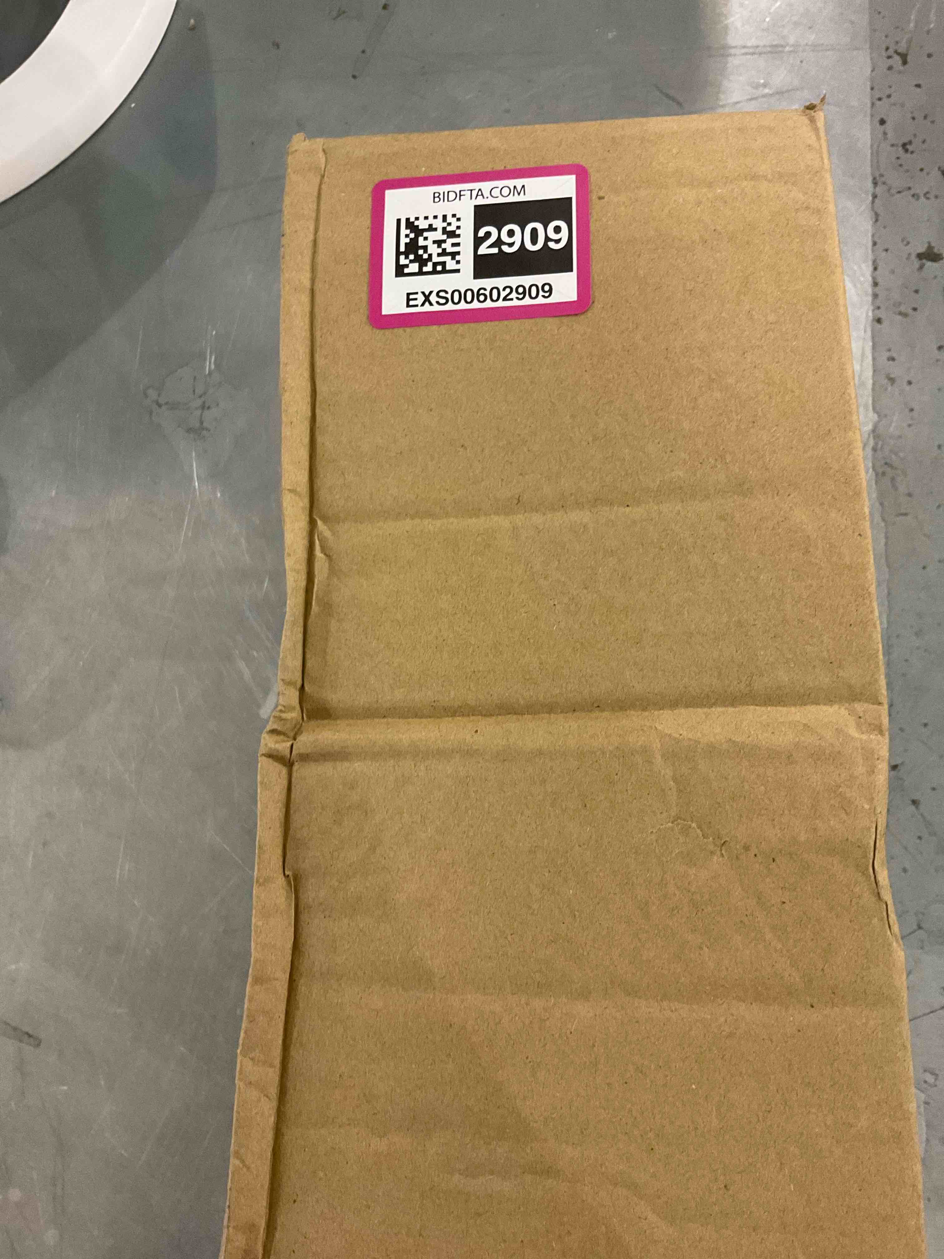 https://s3.amazonaws.com/lotting-images-prod/bidfta/EXS00602909_1698680960655.jpeg